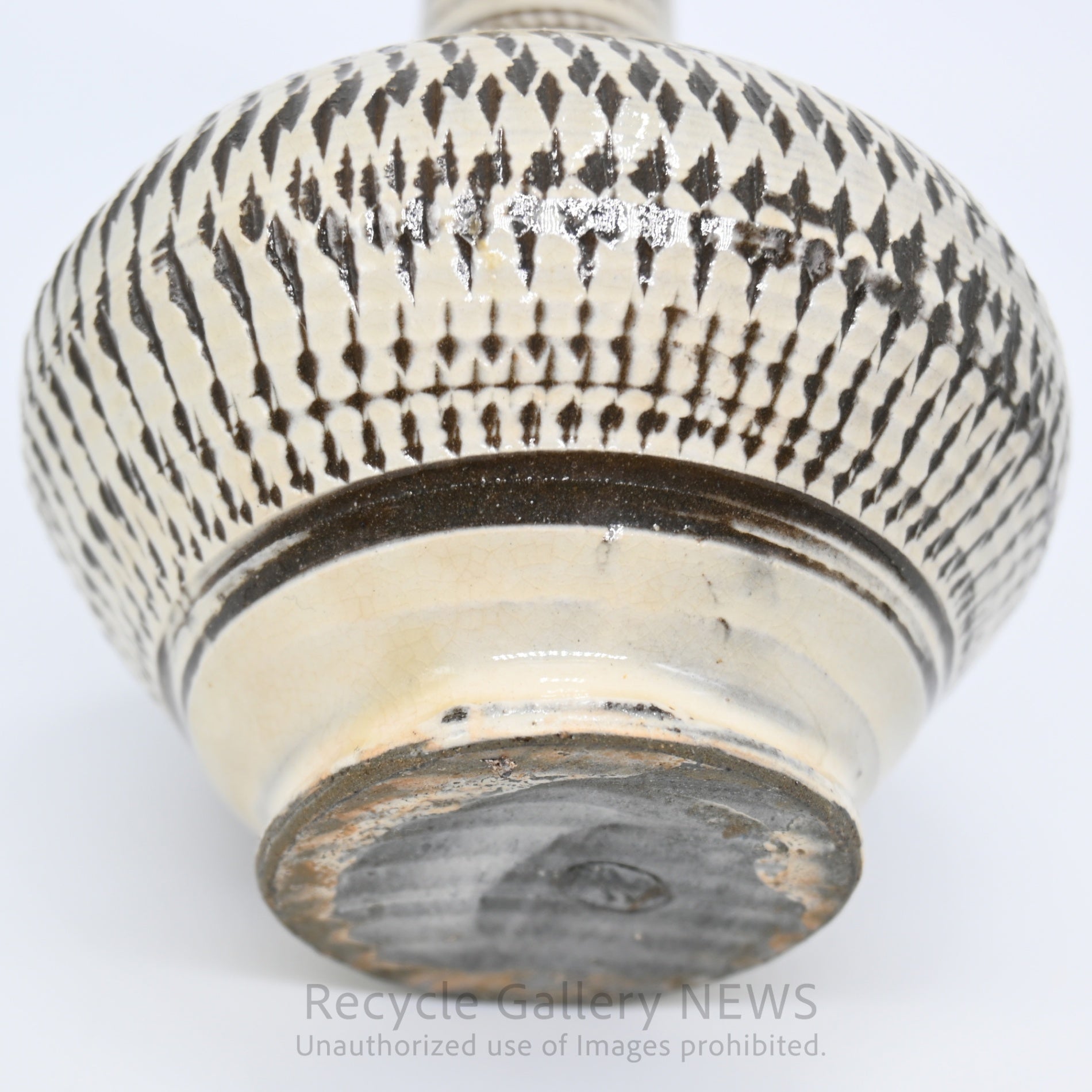 Onta Ware Tobikanna Bud Vase Ivory Brown Modern Japanese Folk Craft / 大分 小鹿田焼 飛び鉋 一輪挿 花瓶 アイボリー ブラウン 伝統工芸 和モダン