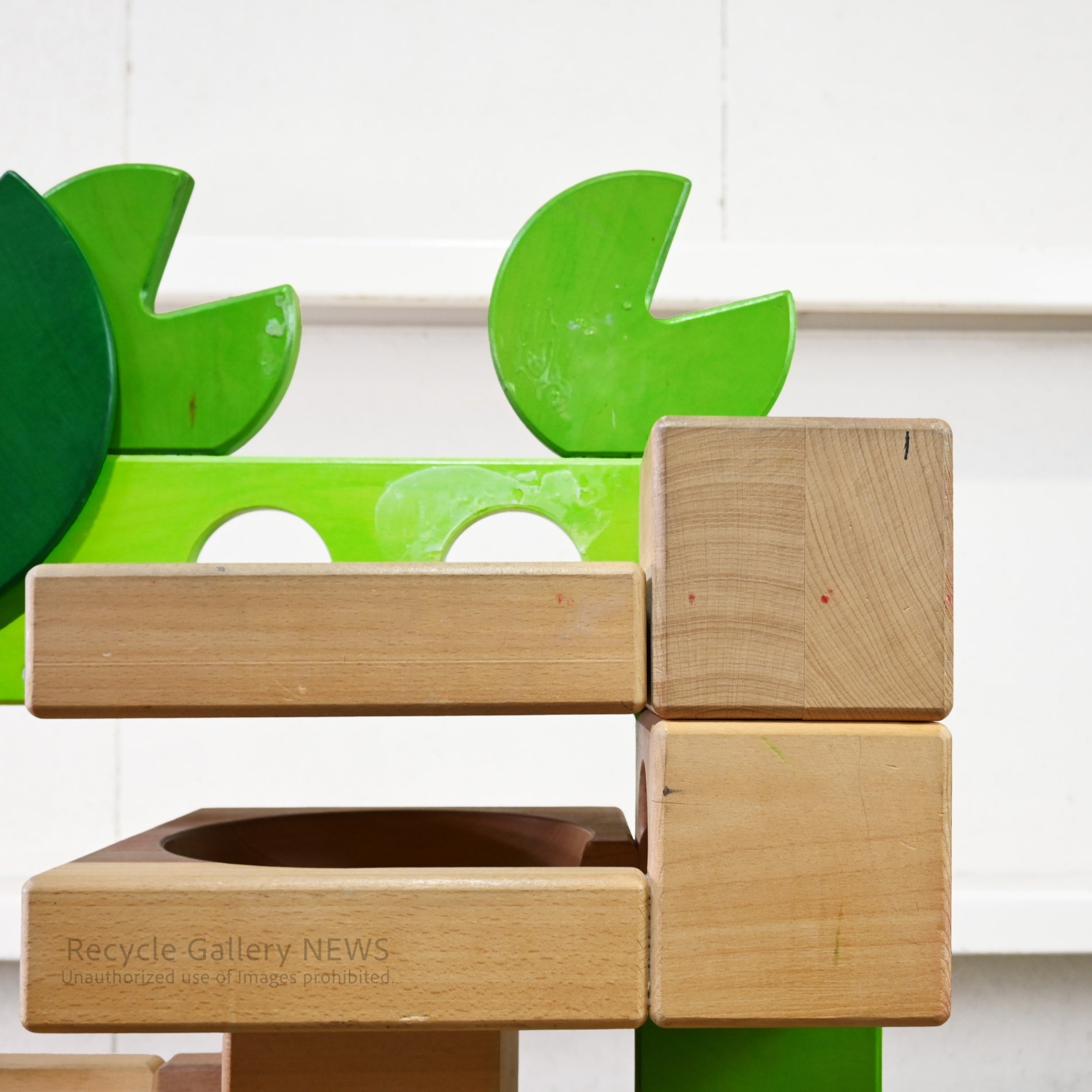 Bornelund Japanese Wooden Marble Run Educational Toy for All Ages / マーブルラン 木製 日本 知育玩具 オモチャ 全年齢