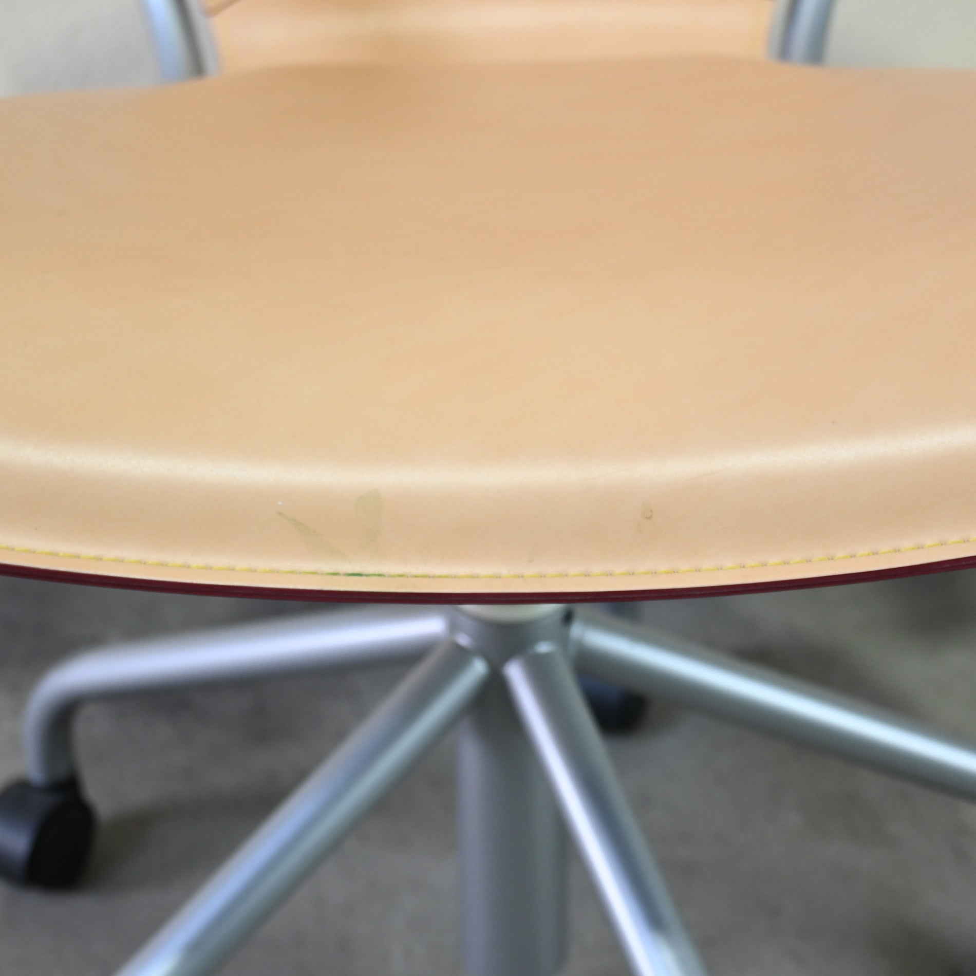 Karimoku XT4300AJ Office chair Desk chair Genuine tanned leather Japan / カリモク家具 本革 ヌメ革 デスクチェア 事務椅子