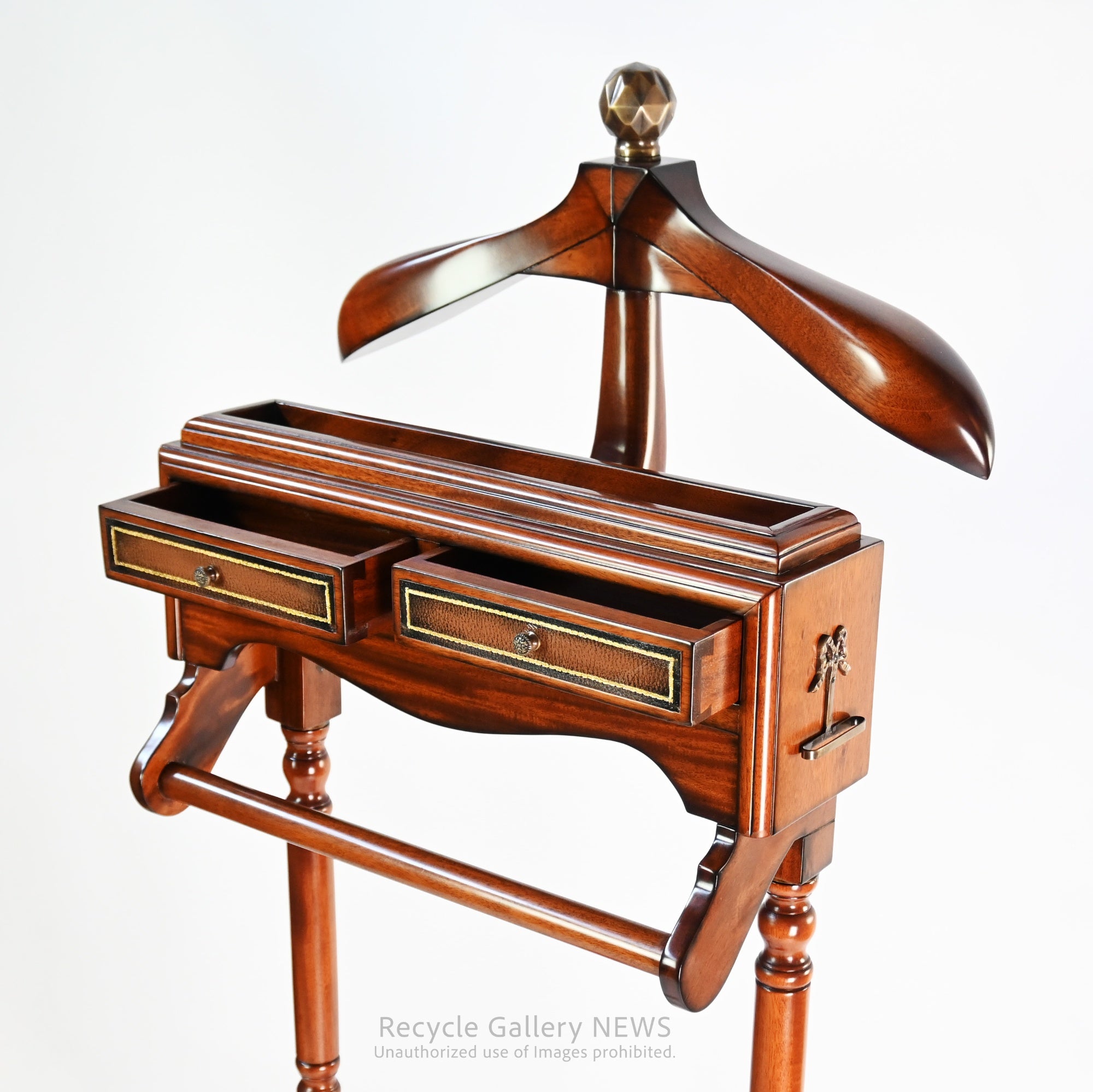 Unused Yokohama Furniture Gentleman's Valet Stand Classic Elegance / 横浜家具 バレット コートハンガー　未使用品　冊子付 クラシック ジェントルマン 様式美