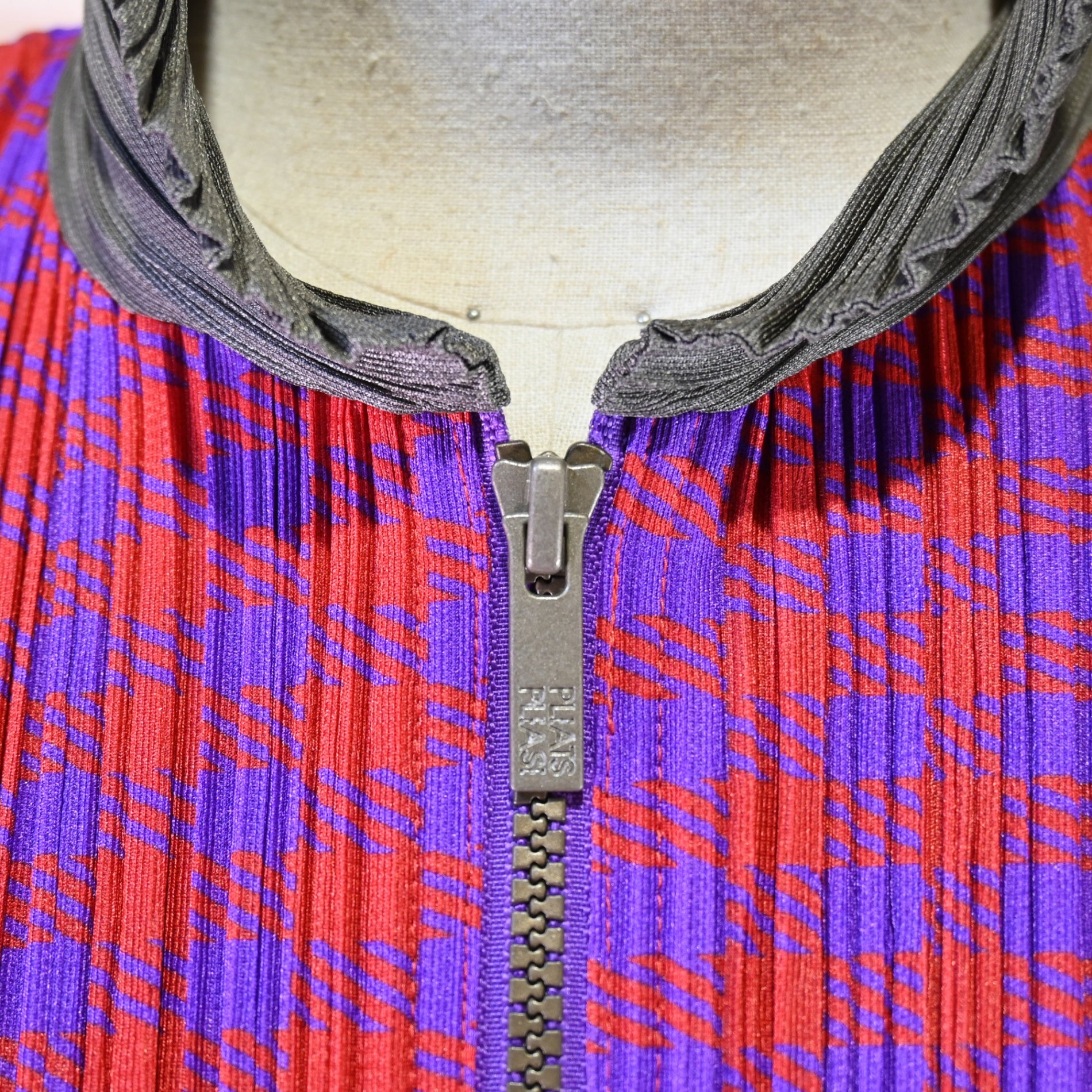 PLEATS PLEASE ISSEY MIYAKE 2014AW / イッセイミヤケ プリーツプリーズ 赤系千鳥格子プリントポリ ジップブルゾン 3