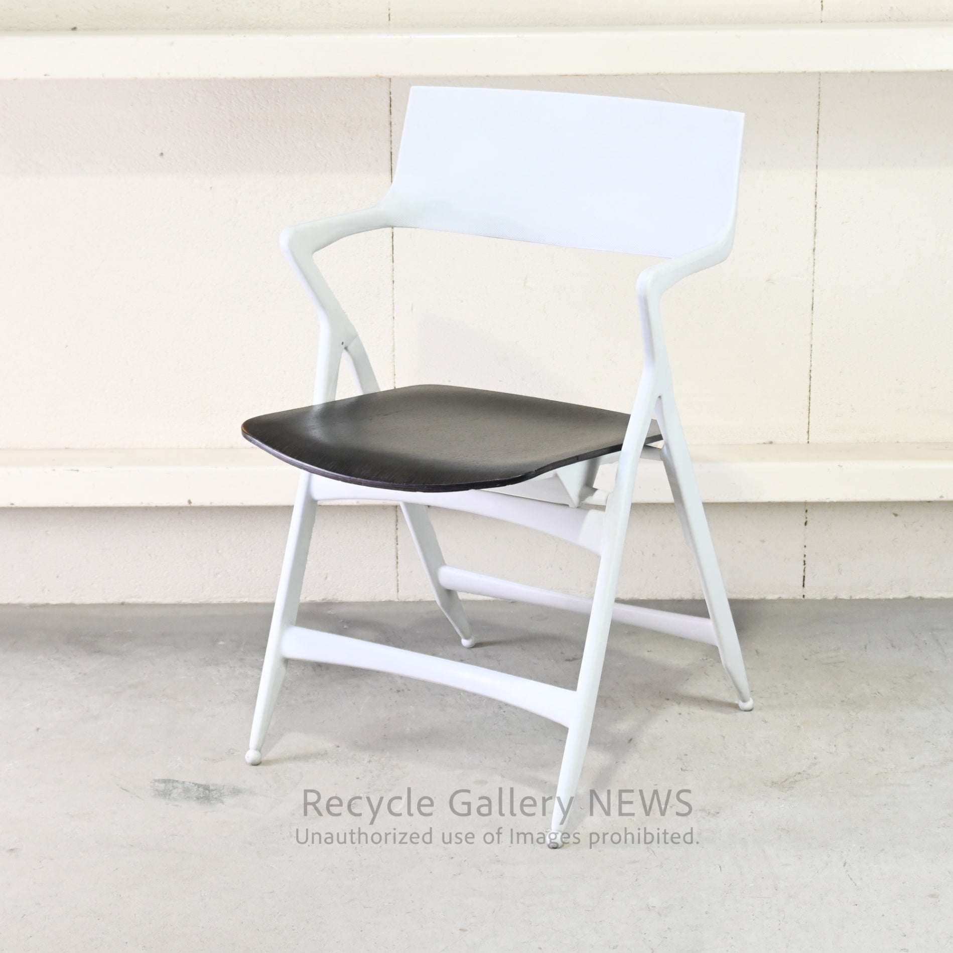 Discontinued Plywood Seat  kartell Dolly chair by Antonio Citterio Italy Milan /  カルテル  ドリー チェア イタリアミラノ アントニオ・チッテリオ プライウッド座面 廃盤品