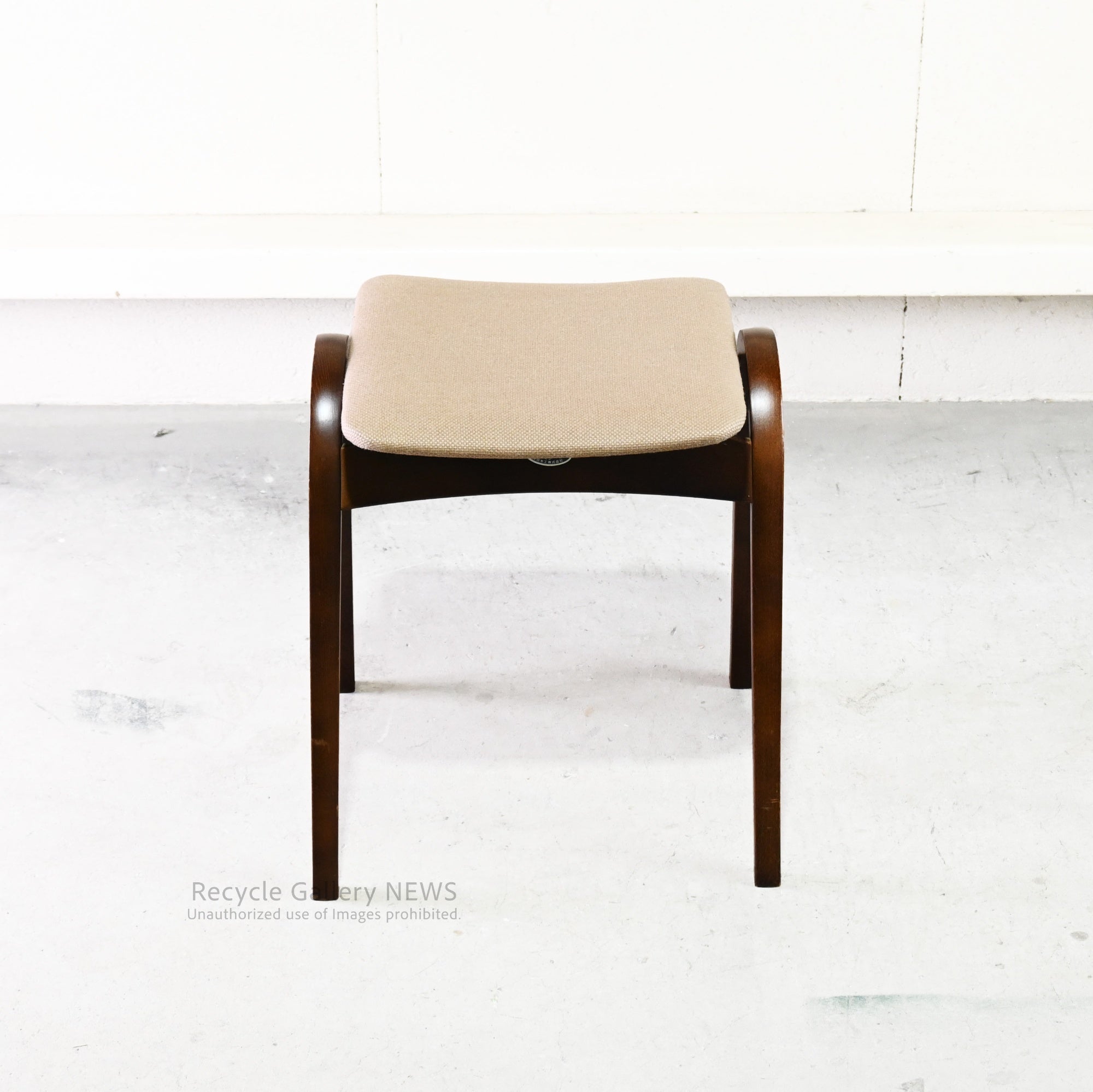 Bentwood "Kenmochi Stool" by Isamu Kenmochi for Akita Mokko Japanese Modern / 秋田木工 剣持スツール 日本 曲木 ジャパニーズモダン 剣持勇