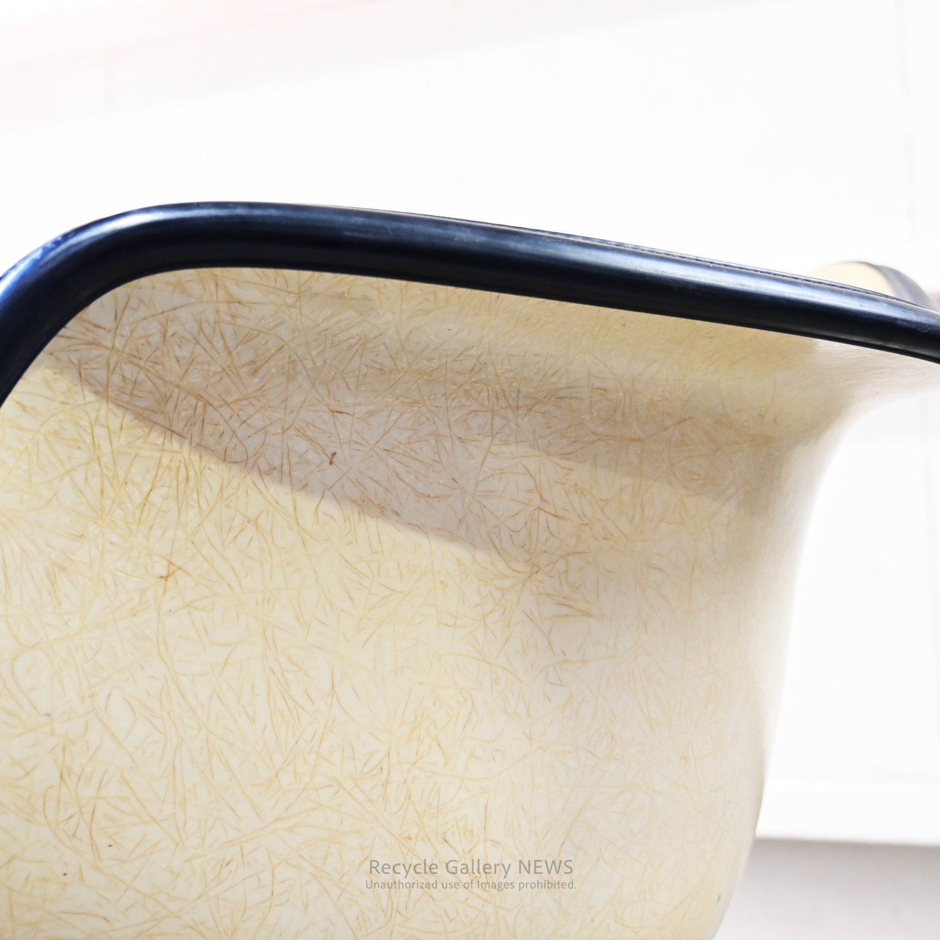 Vintage Herman Miller Eames 1st Generation Arm Shell Chair American Mid Century With Damage / ハーマンミラー イームズ アームシェルチェア 1ｓｔ ﾀﾞﾒｰｼﾞ イームズ夫妻 ミットセンチュリー アメリカ