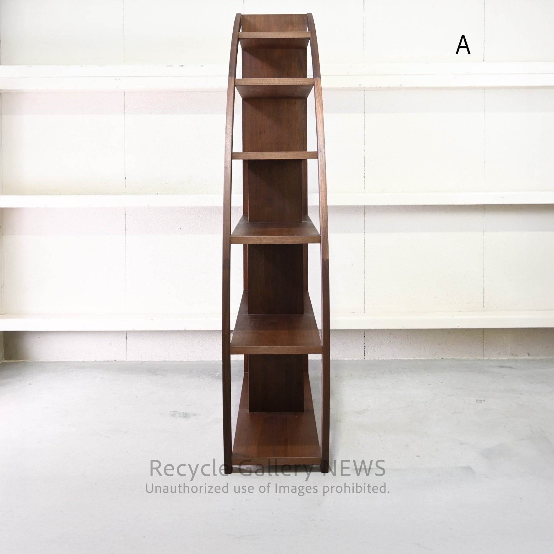 Maruyoshi Mingei Furniture DEEP Series Moon Shelf in Walnut Japanese Craftsmanship Moon Viewing  / マルヨシ民芸家具 ディープシリーズ ムーンシェルフ ウォールナット 職人技 お月見 和家具