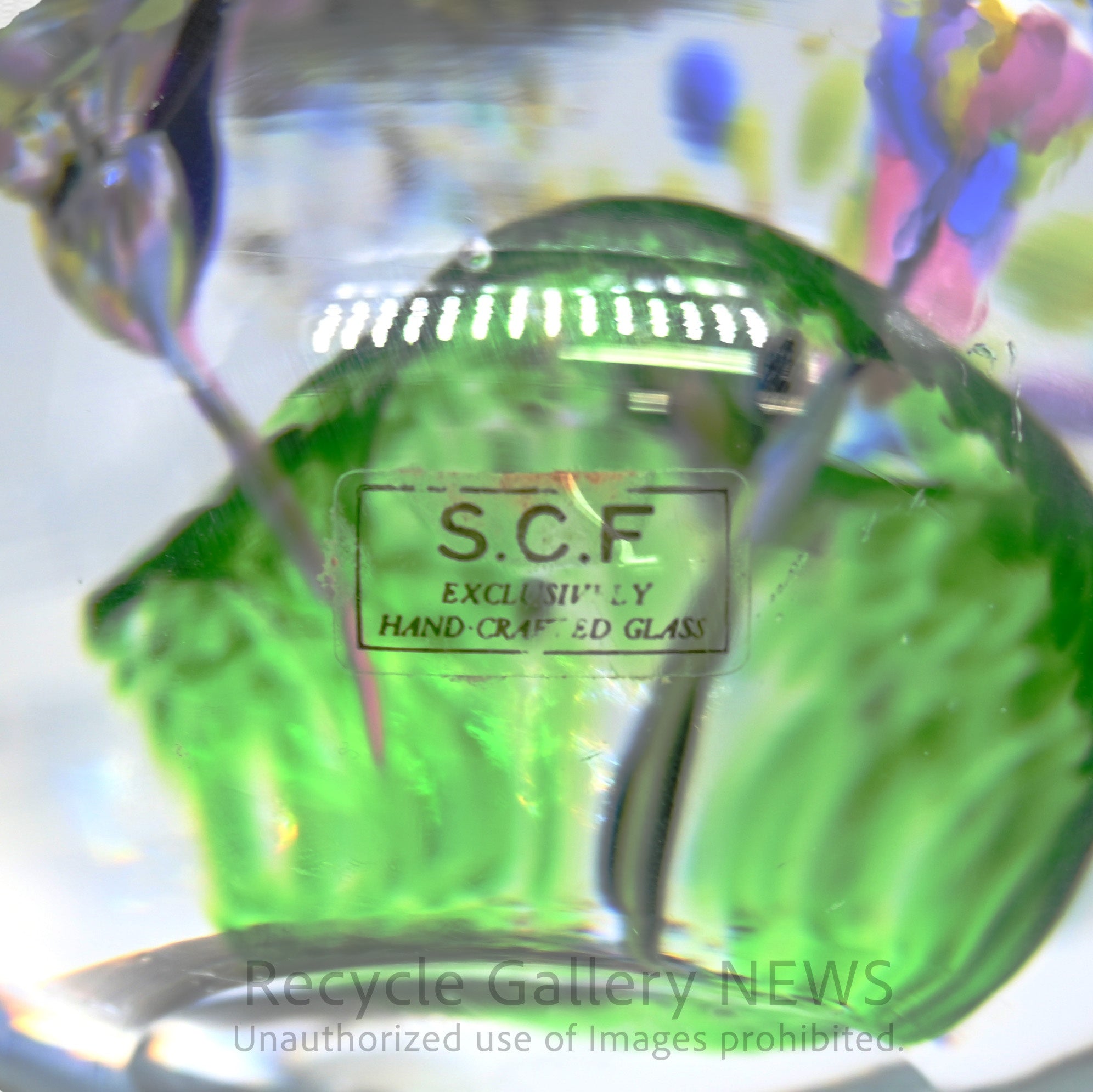 S.C.F Hand Crafted Glass Paperweight Signed on the base / スウェーデン交流センター ハンドクラフト 硝子 ペーパーウェイト サイン入り