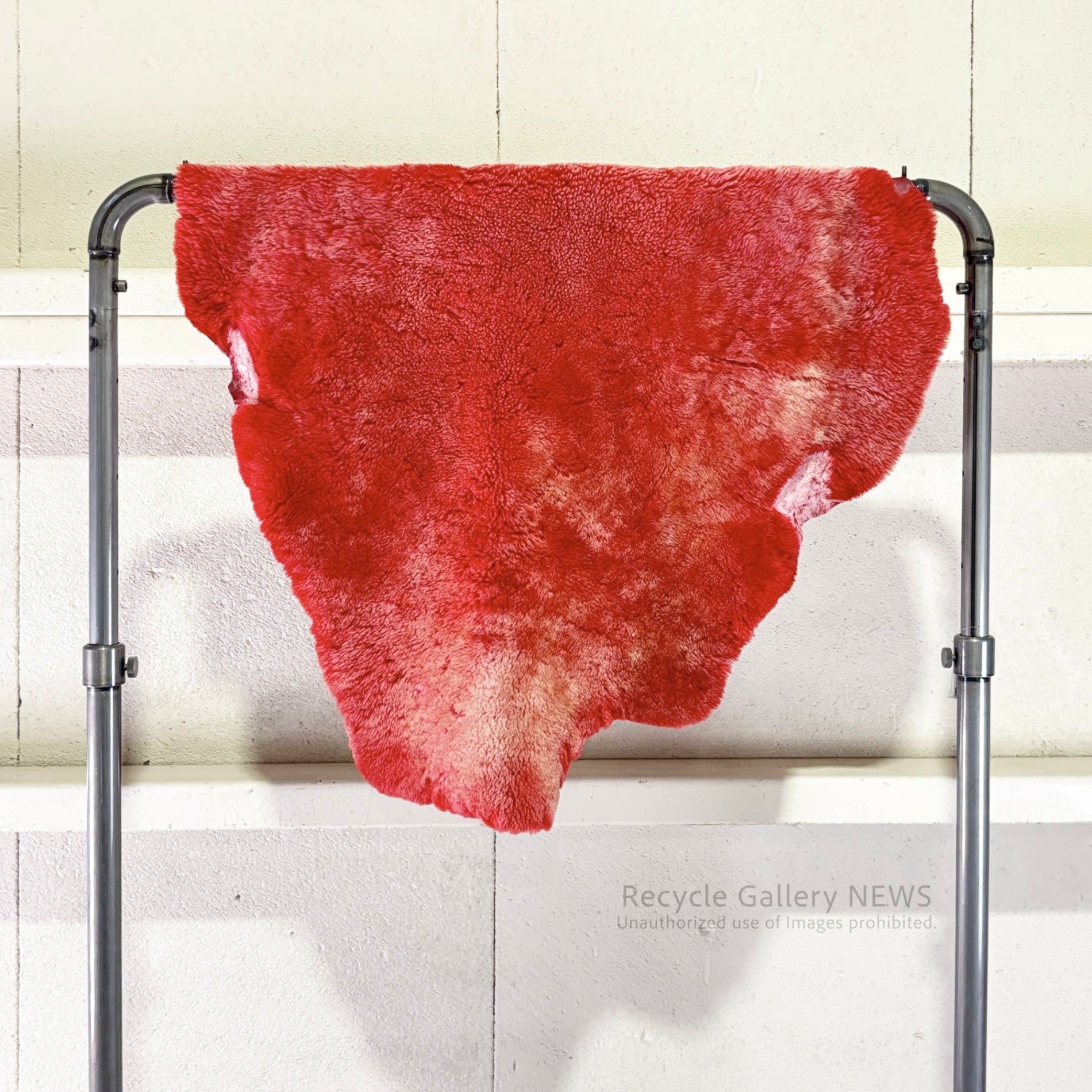 Red sheepskin rug / ムートンラグ 赤 羊 絨毯