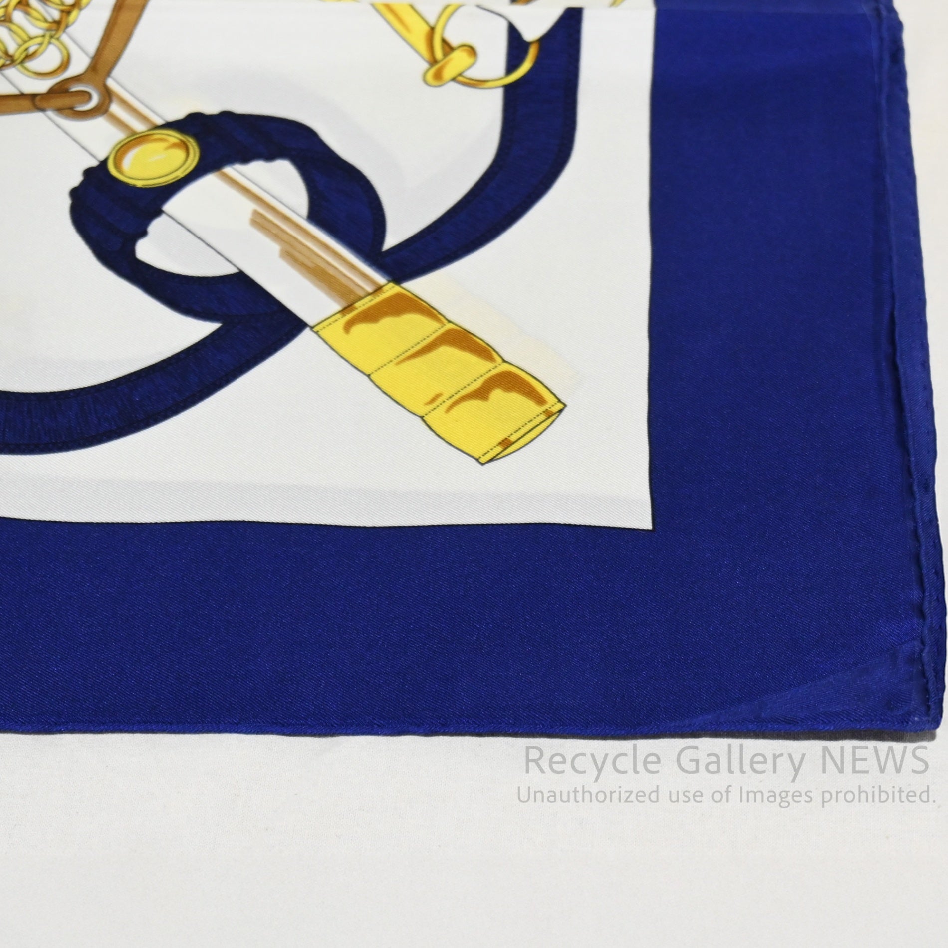 HERMES carré 90 Eperon d'Or Blue Gold France / エルメス カレ90 黄金の拍車 ネイビー ゴールド スカーフ 未使用・新古品 フランス