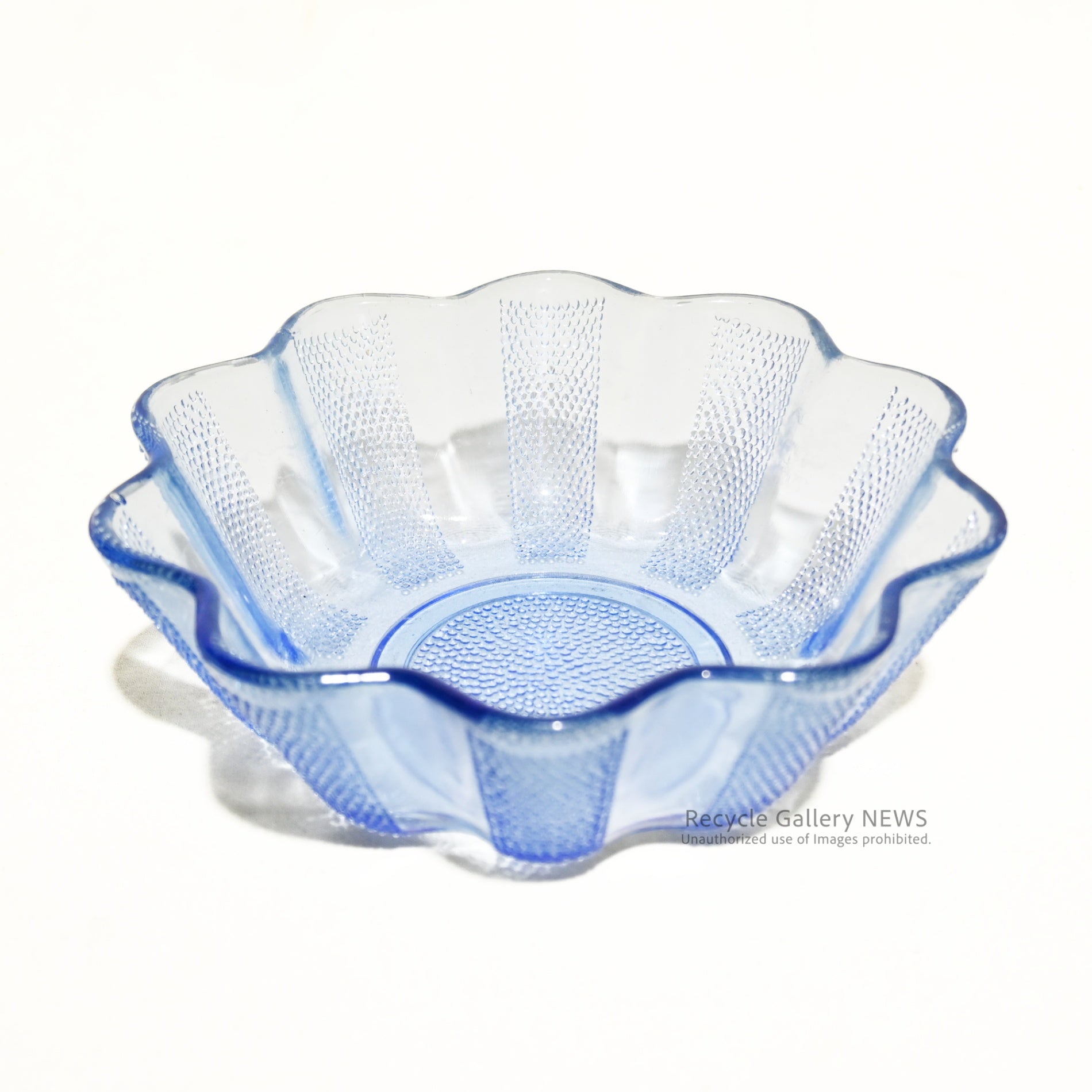Vintage pressed glass Frilled design Blue Japanese Showa retro style / ヴィンテージ プレスガラス フリル型 ブルー 昭和レトロ