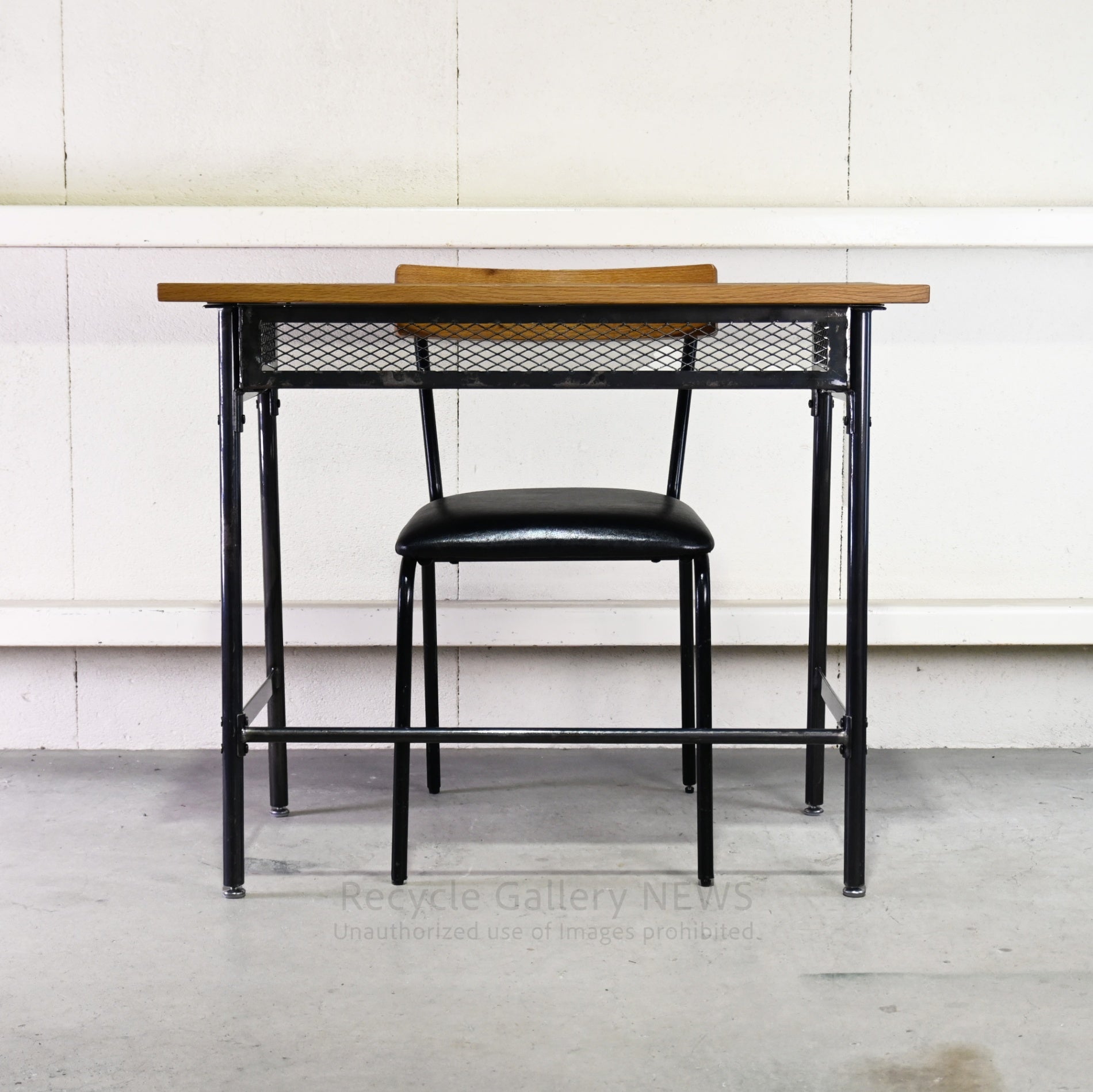 BIMAKES SOLID WOOD IRON DESK Compact desk and chair set Industrial design / ビメイクス ソリッドウッド アイアンデスク コンパクトデスク チェア セット 机 インダストリアルデザイン