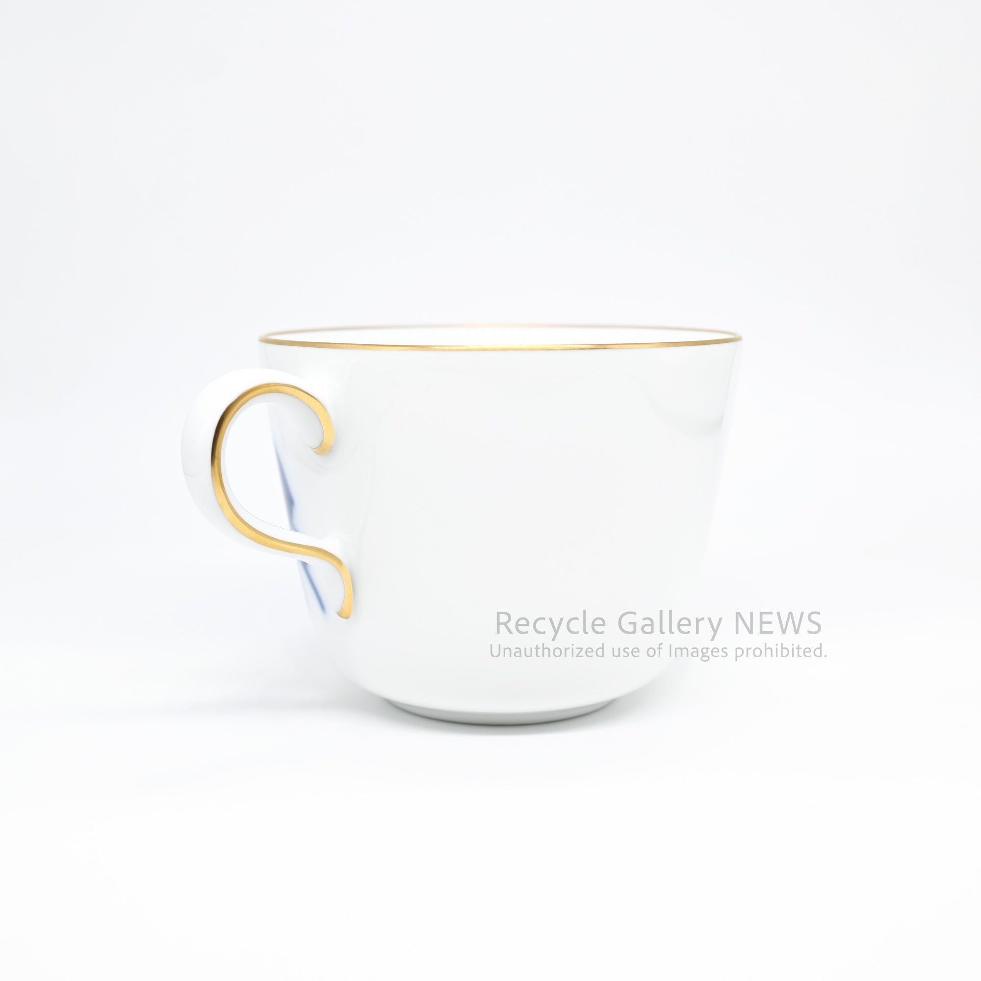 Okura Art China Blue Rose Morning Cup and Saucer White Tableware / 大倉陶園 ブルーローズ 8211 モーニングカップ＆ソーサー ペア 白 青 洋食器