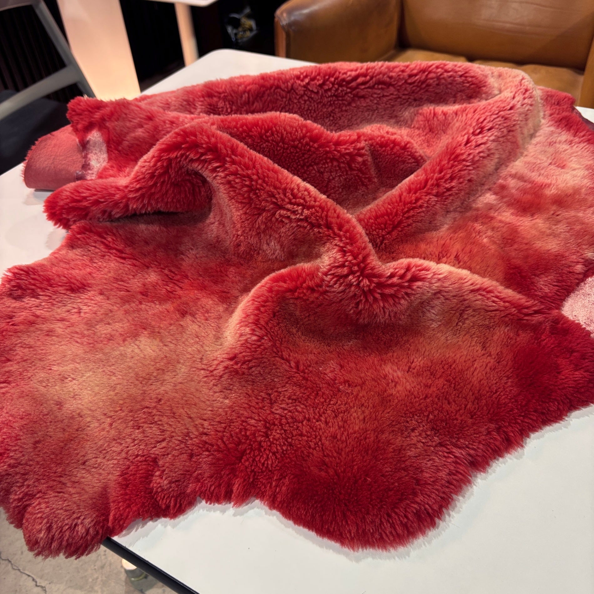 Red sheepskin rug / ムートンラグ 赤 羊 絨毯