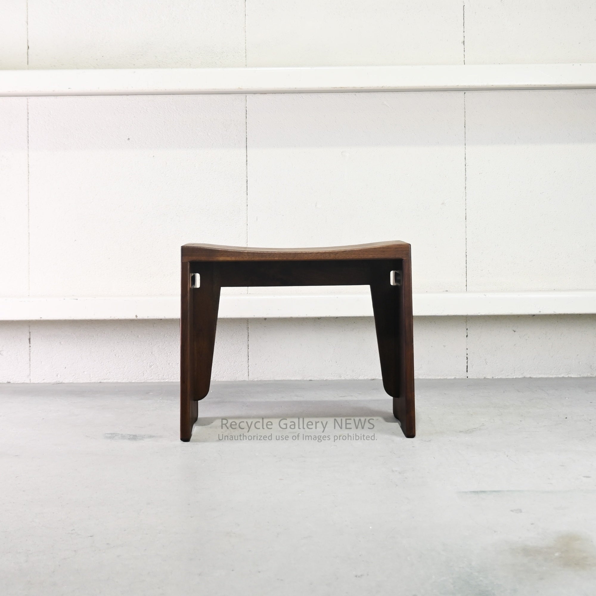 Kuwaya "Ridgeline 48" Solid Wood Multi Stool & Arm Table Japan / クワヤ リッジライン 48 マルチスツール 日本 ウォールナット ベランダ アームテーブル