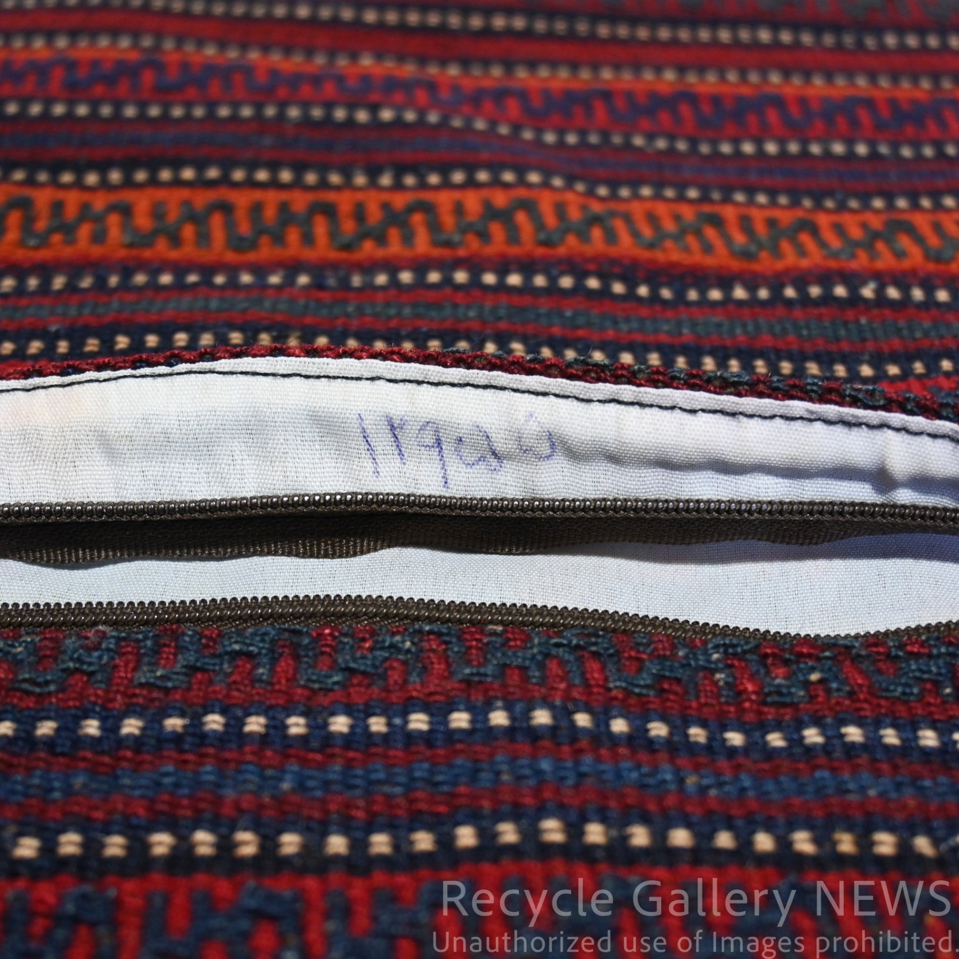 Old Kilim Cushion Cover [B] Deep Red Middle east / オールドキリム クッションカバー 中東 伝統織 赤系 3種類 （B ディープレッド）