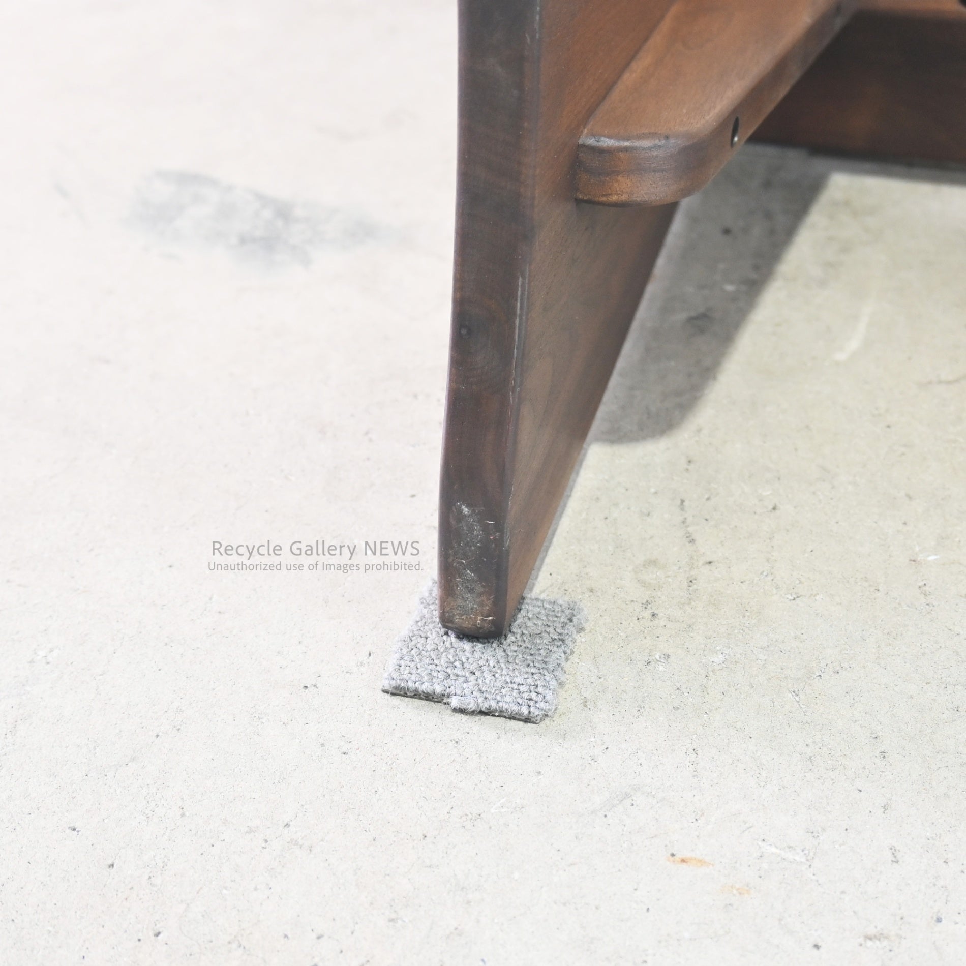 Kuwaya "Ridgeline 48" Solid Wood Multi Stool & Arm Table Japan / クワヤ リッジライン 48 マルチスツール 日本 ウォールナット ベランダ アームテーブル