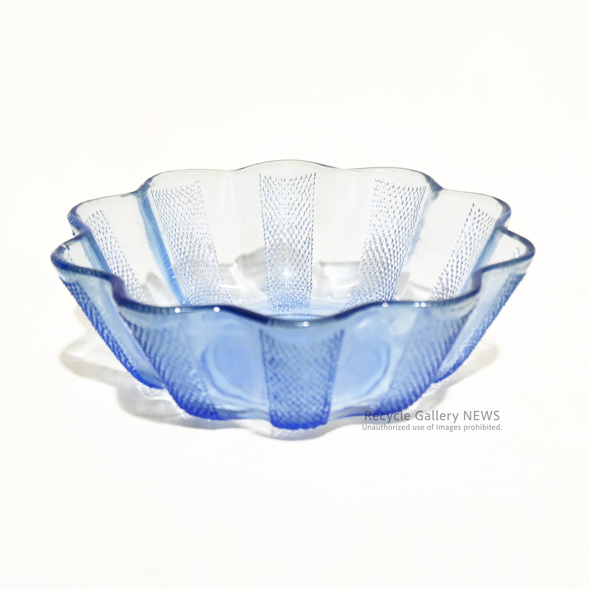 Vintage pressed glass Frilled design Blue Japanese Showa retro style / ヴィンテージ プレスガラス フリル型 ブルー 昭和レトロ