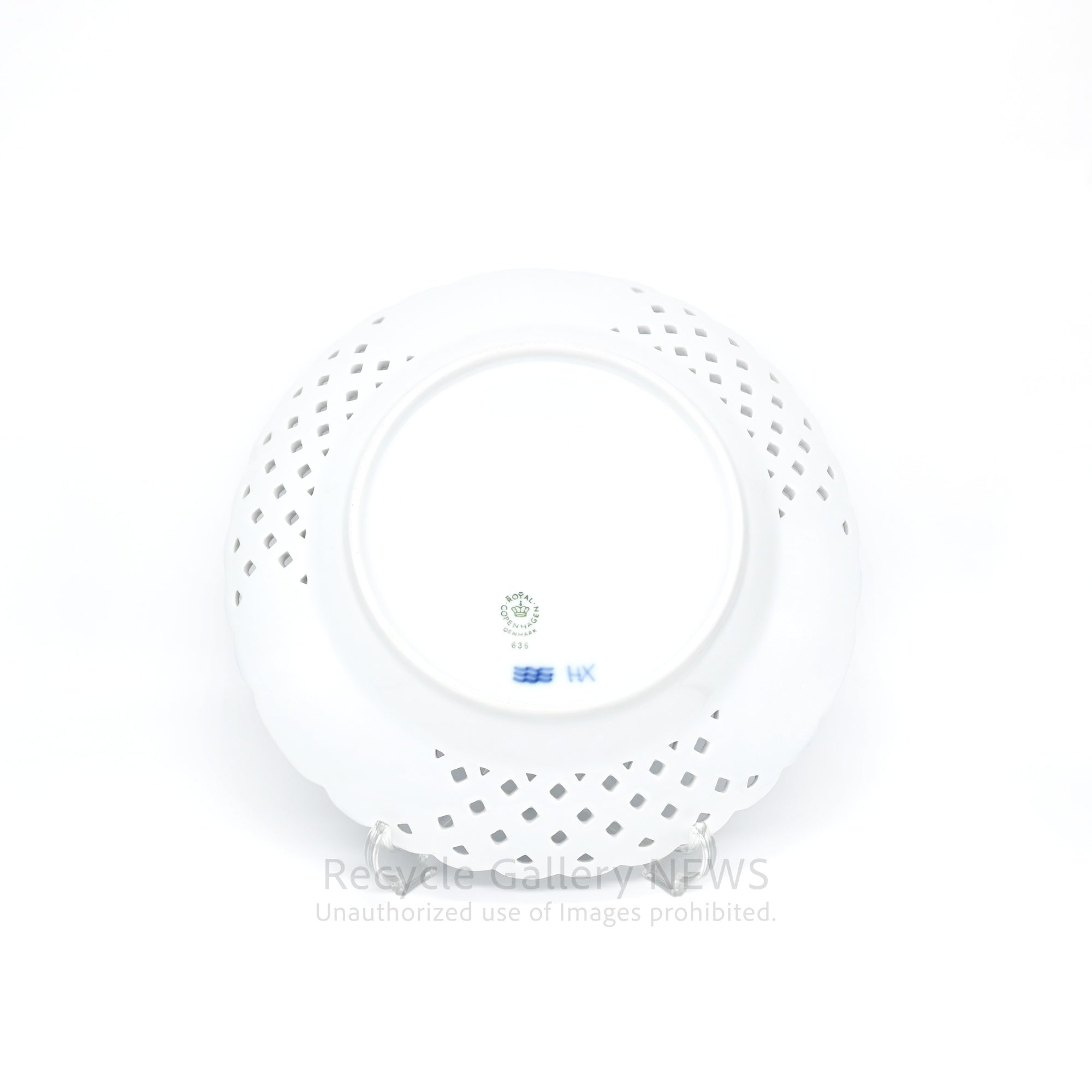 Royal Copenhagen "Blue Flower" Open Work Prate White Cobalt Blue Porcelain / ロイヤル・コペンハーゲン ブルーフラワー 透かし彫り 皿 プレート 白 青 磁器 北欧食器