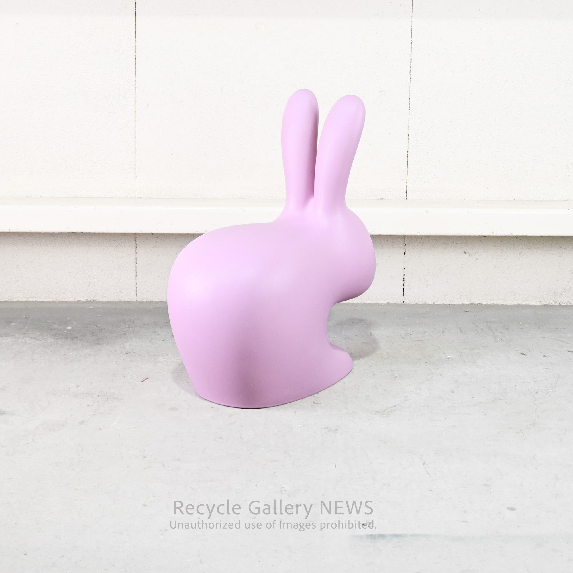 Qeeboo  Rabbit Chair Baby Pink Italian  Polyethylene Playful Storybook Design Indoor & Outdoor Use / クイーブー ラビットチェア  イタリア 物語 遊び心 ピンク ポリエチレン 内外兼用