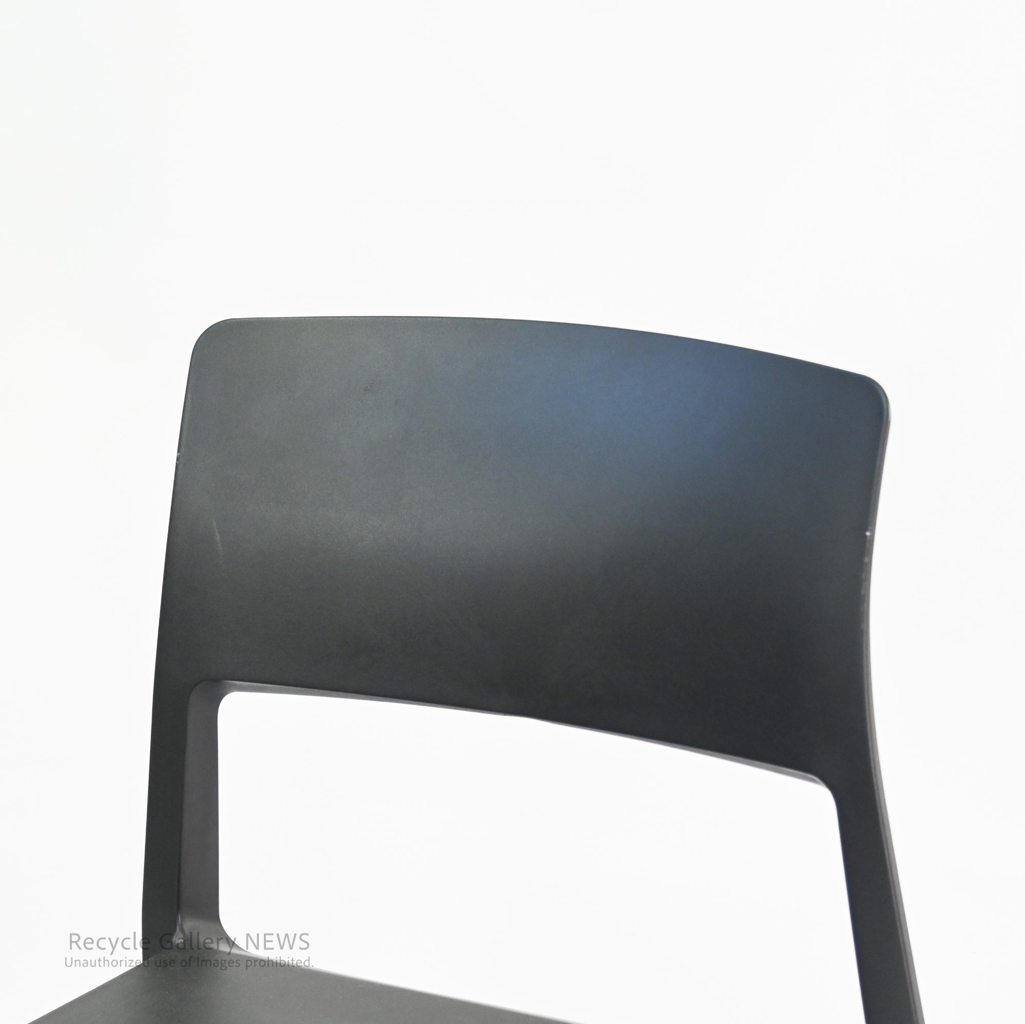 vitra tiptonchair Swiss Product Design by Architects Edward Barber & Jay Osgerby / ヴィトラ ティップ トン チェアー  スイス プロダクトデザイン 建築家 　エドワード・バーバー ジェイ・オズガビー