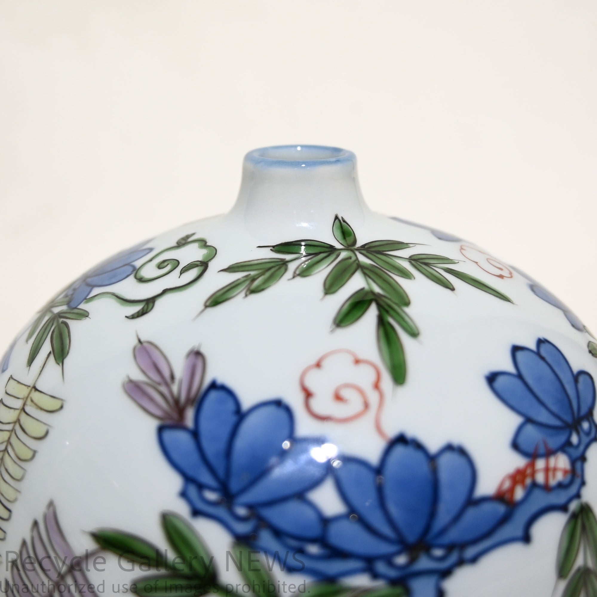 源右衛門窯 染錦藤絵 一輪挿 有田焼 日本 / Genemon Kiln Sometsuke Single Flower Vase Arita-yaki Japan