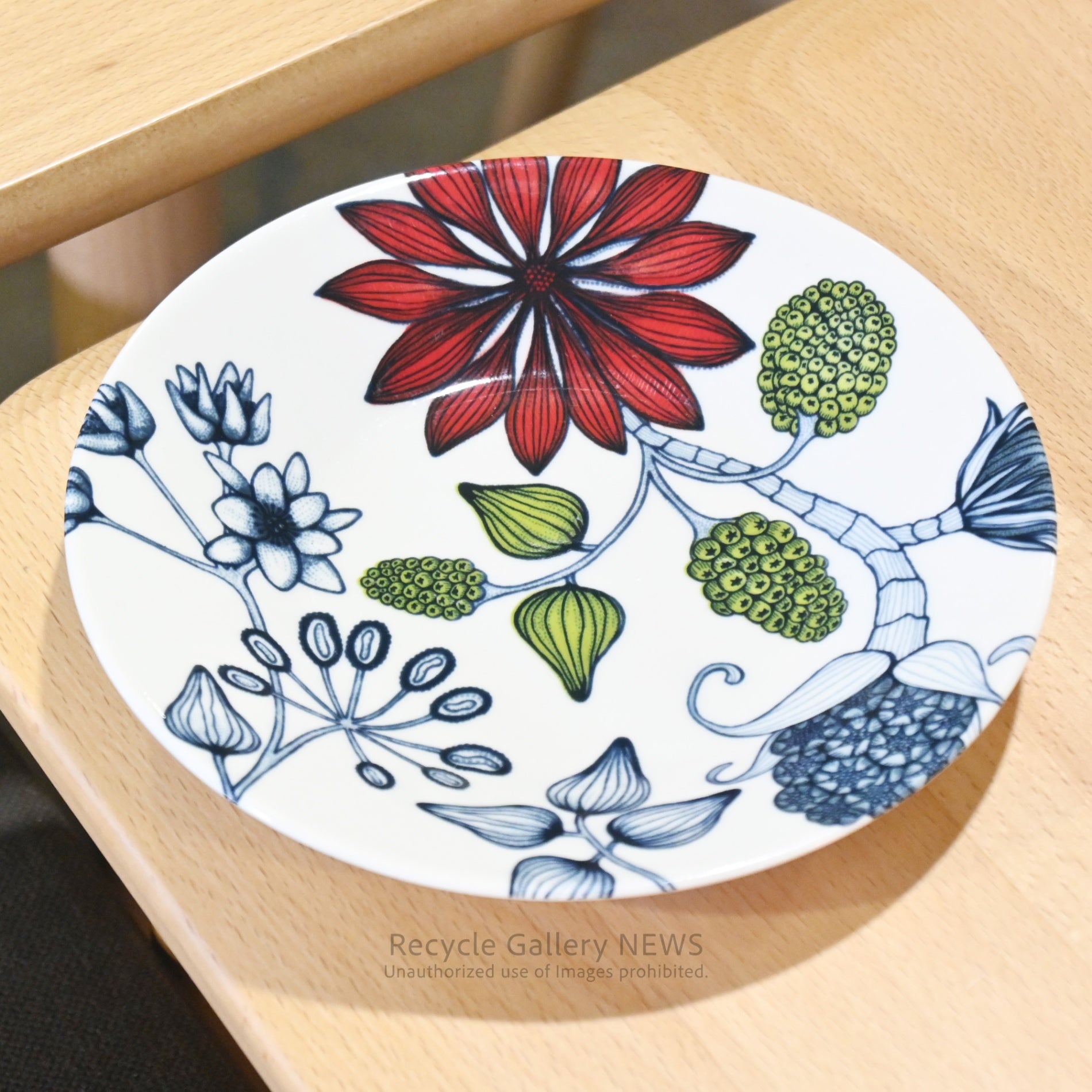 ARABIA Runo Summer Ray Finland Floral 16.5cm Plate Old Backstamp  Scandinavian Style / アラビア ルノ サマーレイ 16.5cmプレート フィンランド  花柄 北欧 旧スタンプ
