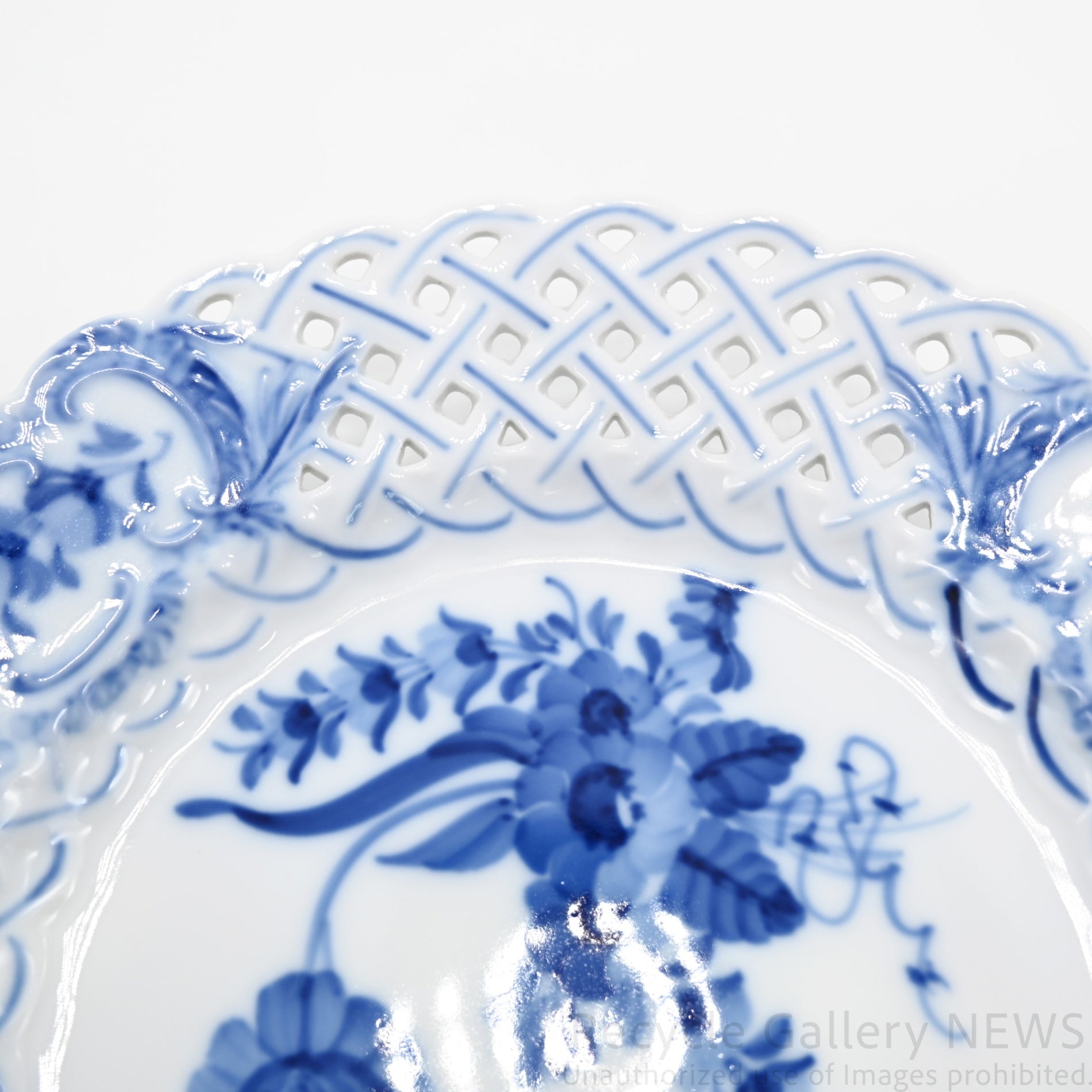 Royal Copenhagen "Blue Flower" Open Work Prate White Cobalt Blue Porcelain / ロイヤル・コペンハーゲン ブルーフラワー 透かし彫り 皿 プレート 白 青 磁器 北欧食器