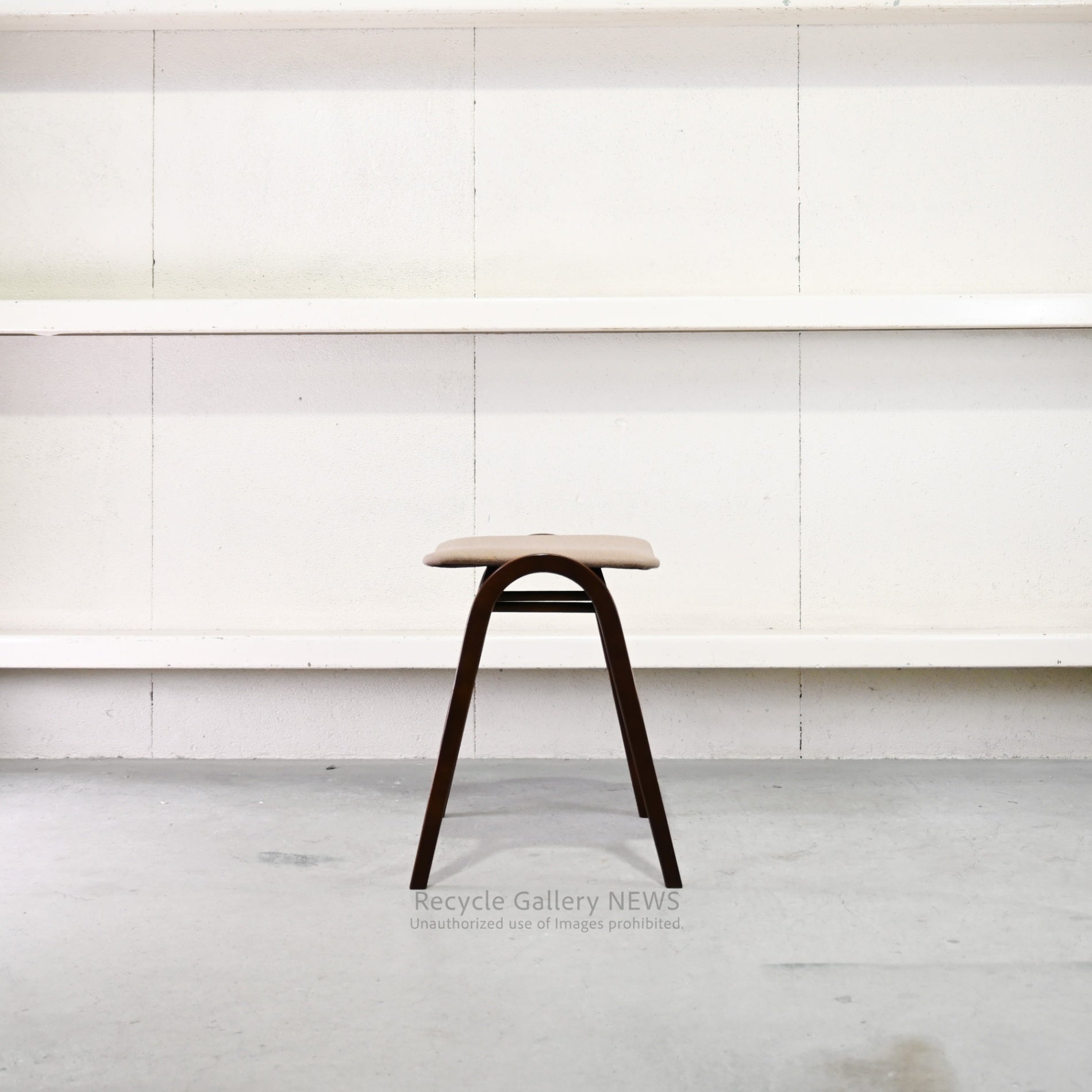Bentwood "Kenmochi Stool" by Isamu Kenmochi for Akita Mokko Japanese Modern / 秋田木工 剣持スツール 日本 曲木 ジャパニーズモダン 剣持勇