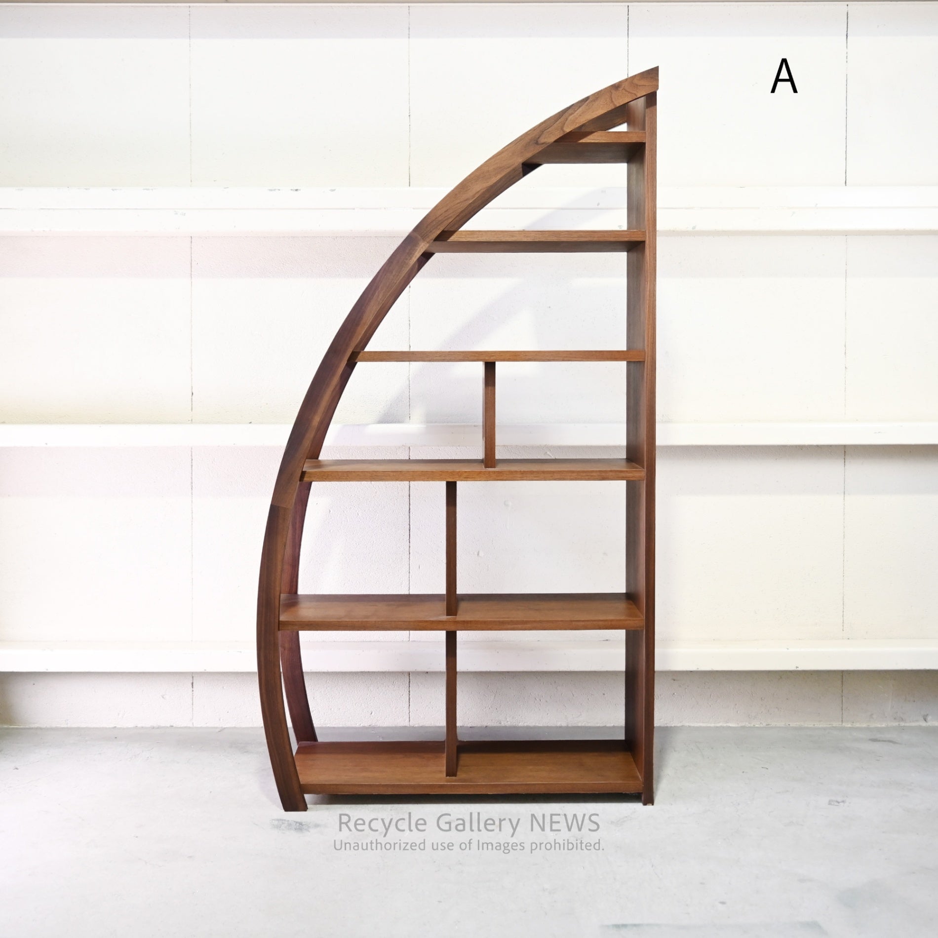 Maruyoshi Mingei Furniture DEEP Series Moon Shelf in Walnut Japanese Craftsmanship Moon Viewing  / マルヨシ民芸家具 ディープシリーズ ムーンシェルフ ウォールナット 職人技 お月見 和家具