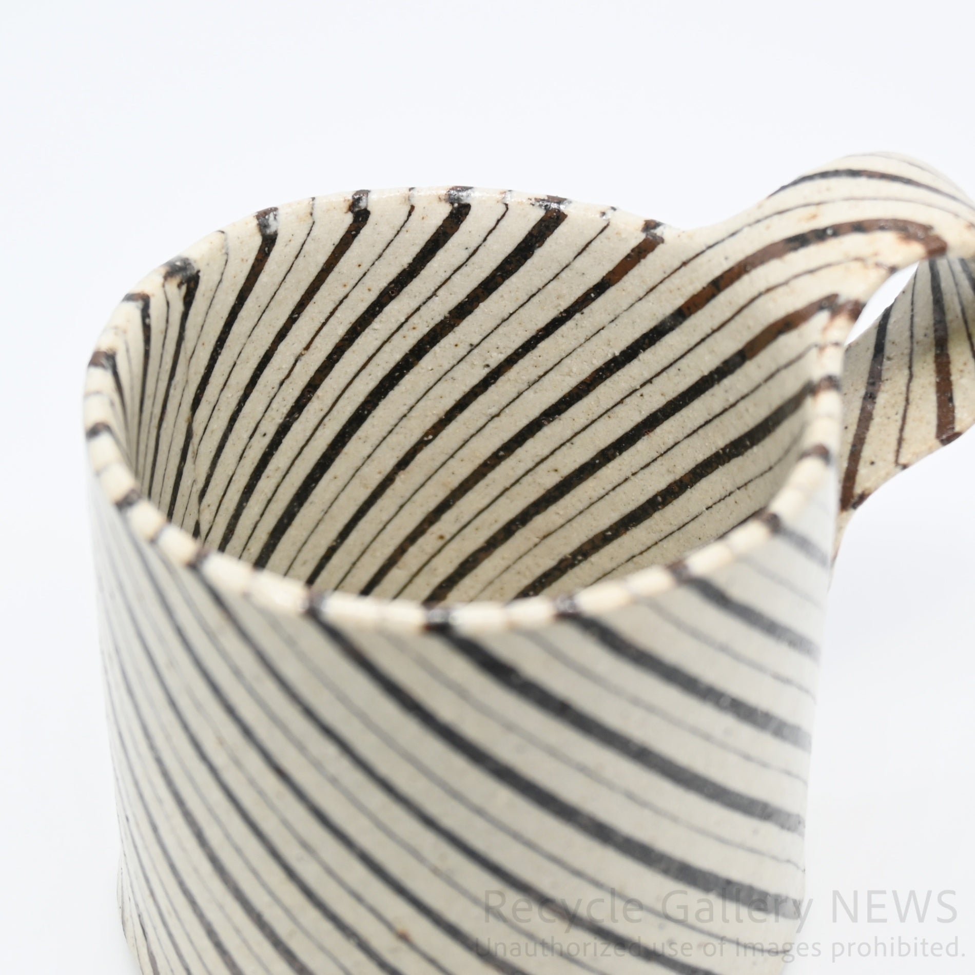 Yusuke Aida Oshino Kiln Nerikomi Clay Seam "SHIGURE" Cup&Saucer Contemporary Japanese Ceramics Ivory Brown Stripe Pattern / 會田雄亮 忍野窯 練上 碗皿 「時雨」カップ＆ソーサー コーヒーカップ 陶器 現代陶芸 和モダン クリーム ブラウン ストライプ