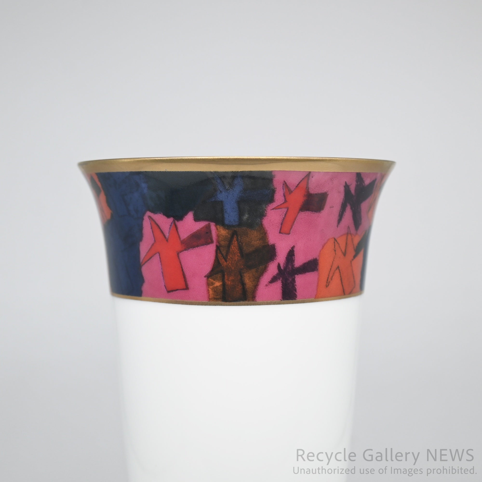 Okura Art China Porcelain Wine Goblet Painterly Design Japanese Modern Gold Gilding White / 大倉陶園 陶磁器ワイングラス ゴブレット 絵画デザイン 和モダン 金彩 白