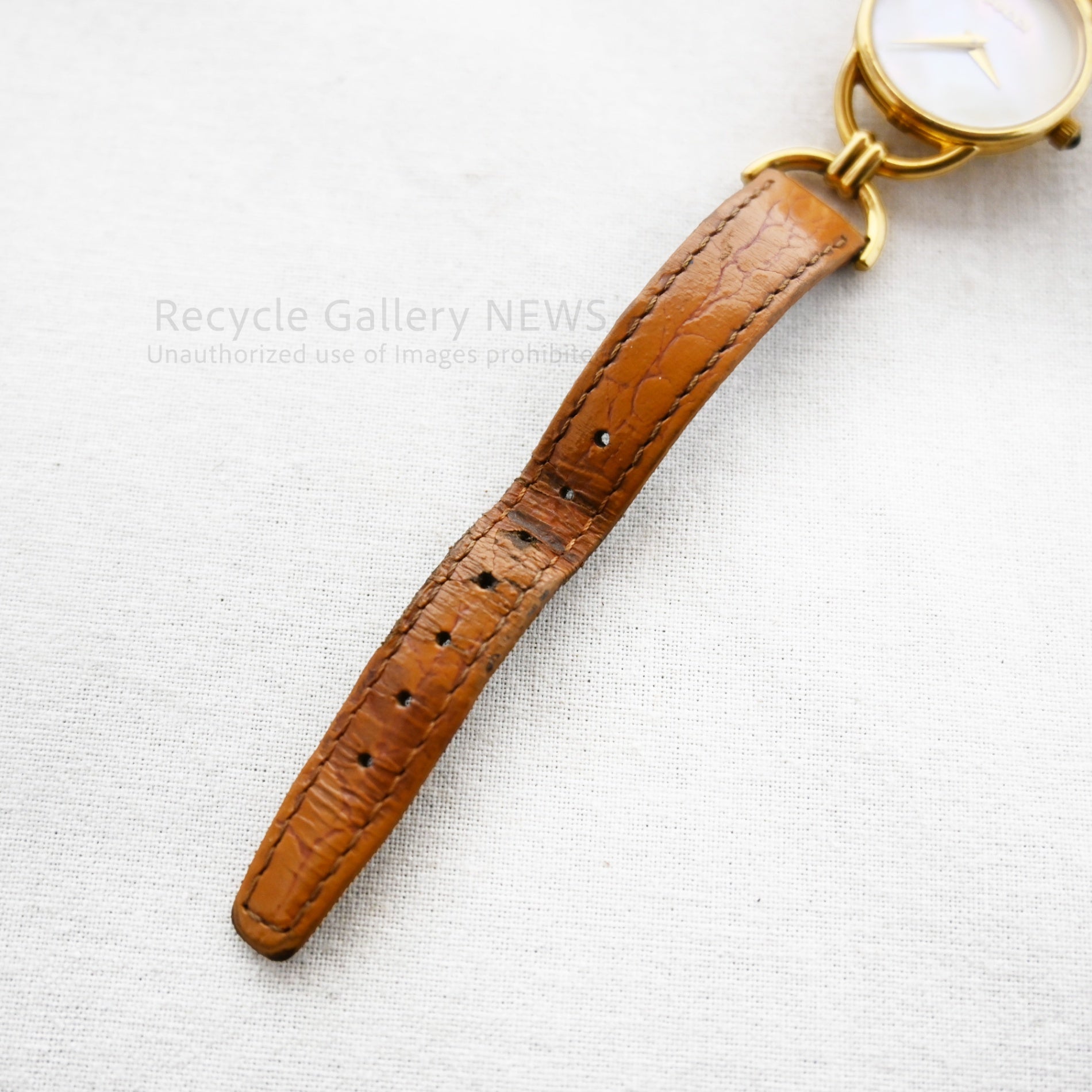 Gucci 6000.2.L Quartz Gold White Shell Operation Unconfirmed Treated as Junk / グッチ クオーツ ゴールド ホワイトシェル 動作未確認・ジャンク扱い