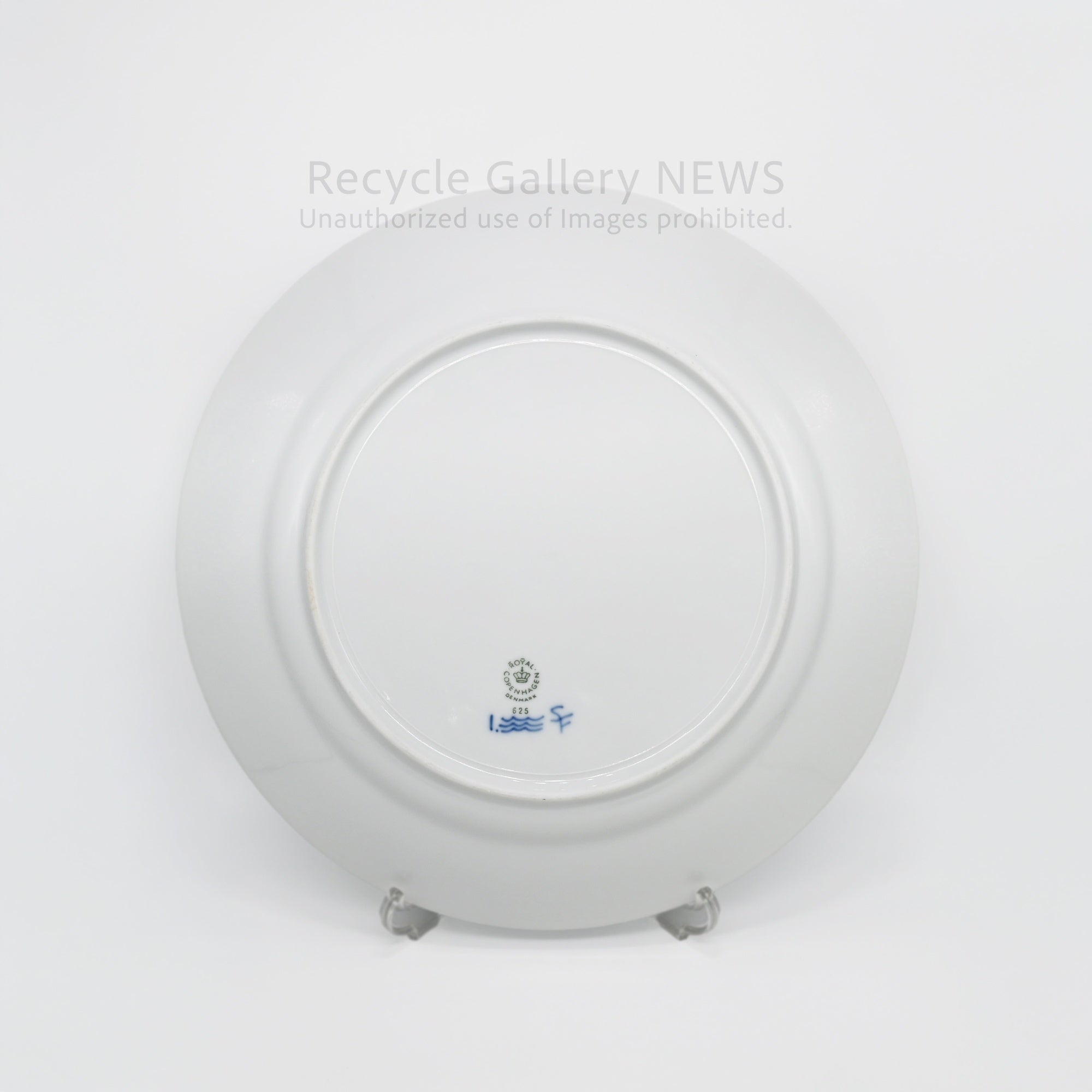 Royal Copenhagen Blue Fluted Plain 25cm Porcelain Plate White Cobalt Blue / ロイヤル・コペンハーゲン ブルーフルーテッド プレイン 25cm 磁器 皿 プレート 白 青 北欧食器