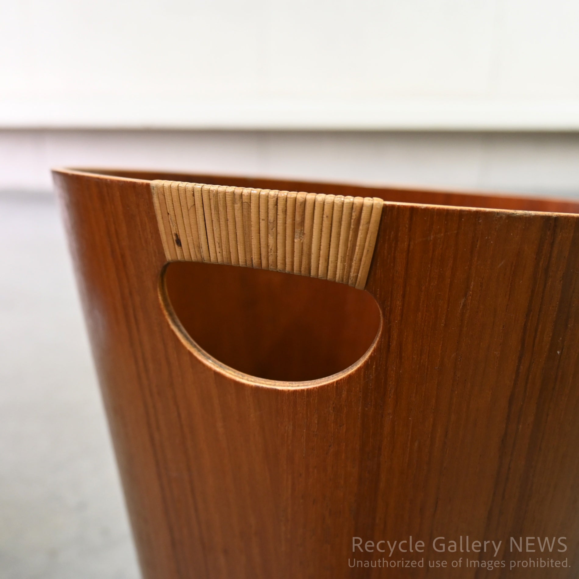 SAITO WOOD Molded Plywood Paper Basket Wastebasket Brown Discontinued / サイトーウッド 成形合板 ペーパーバスケット ゴミ箱 ブラウン 廃盤品