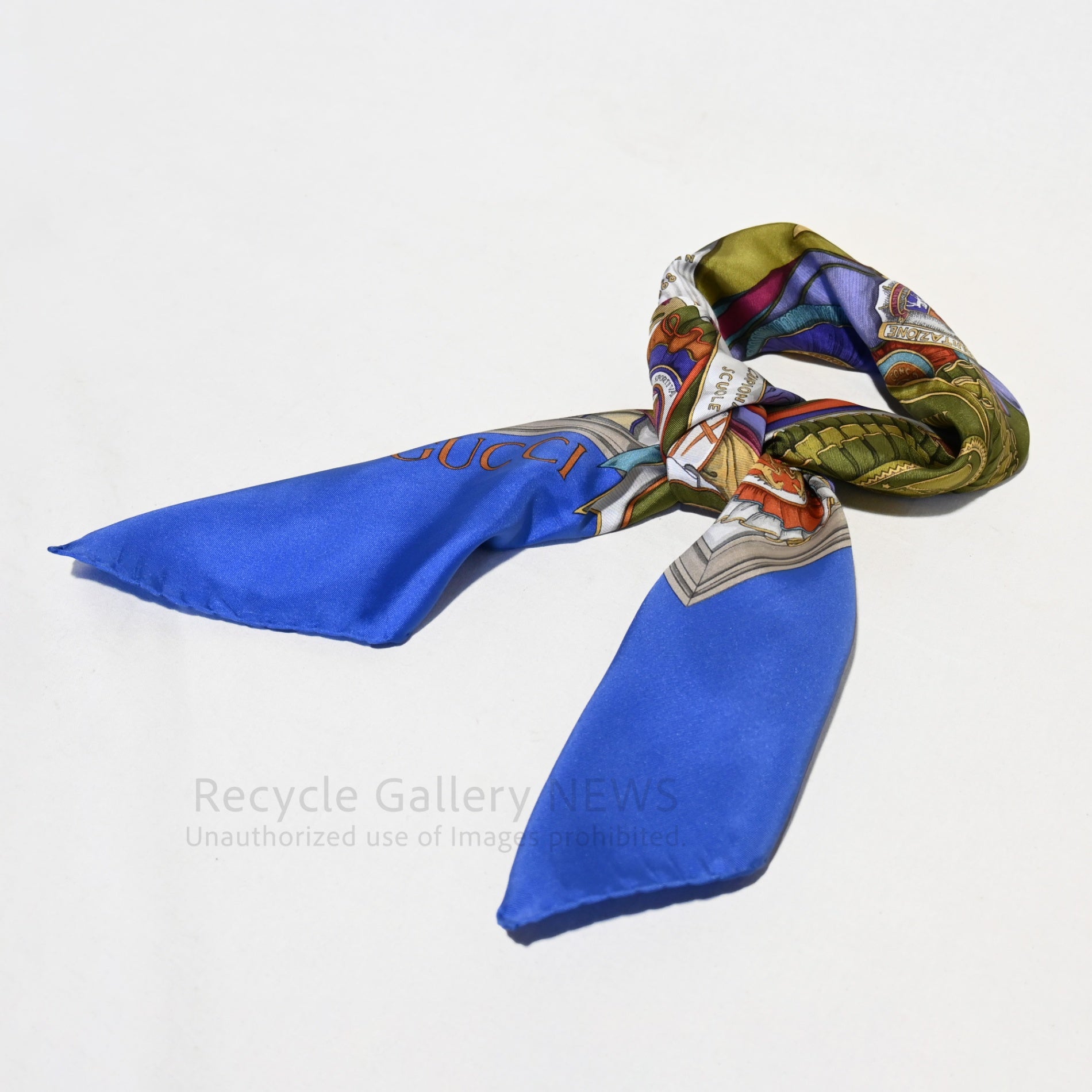 GUCCI Large Scarf Rosette Pattern Silk Medal Ribbon Blue Vintage Gucci / グッチ 大判スカーフ ロゼット柄 シルク 勲章 リボン 青 オールドグッチ