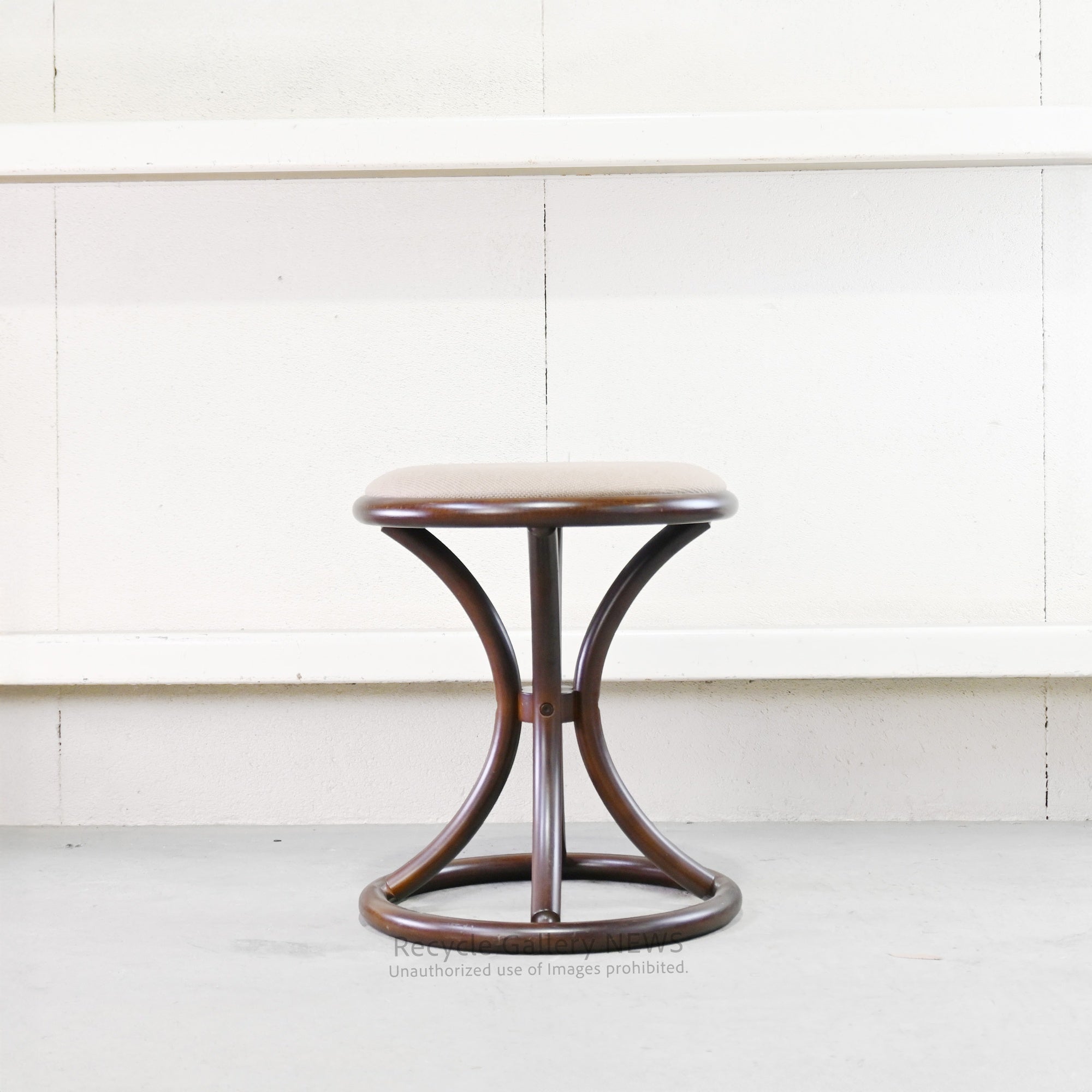 Akita Woodworking Riki Watanabe No. 308 Round Stool, Bentwood Furniture / 秋田木工 渡辺力 No.308 リキラウンドスツール 曲木 家具