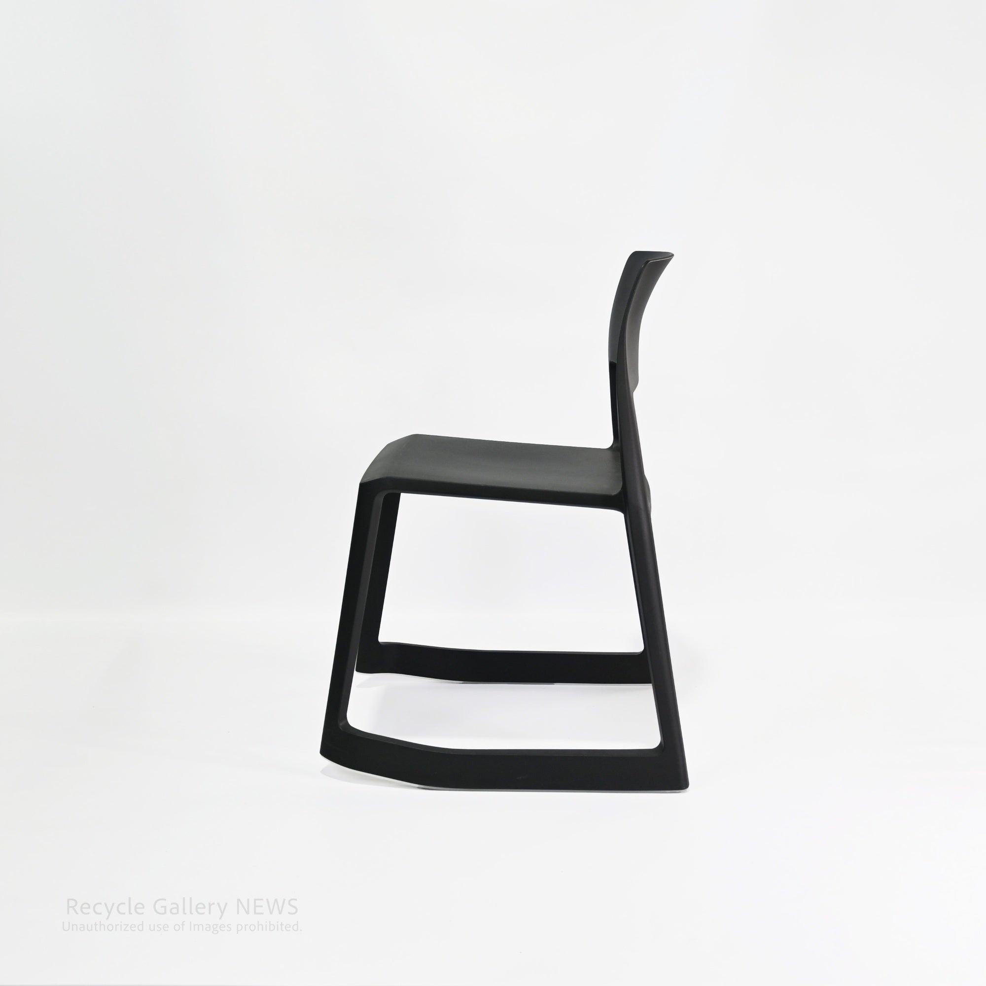 vitra tiptonchair Swiss Product Design by Architects Edward Barber & Jay Osgerby / ヴィトラ ティップ トン チェアー  スイス プロダクトデザイン 建築家 　エドワード・バーバー ジェイ・オズガビー