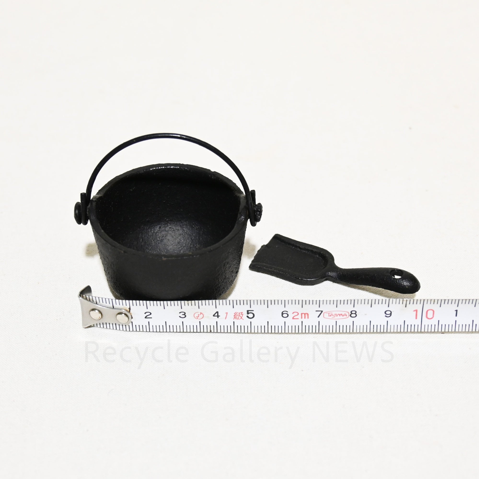 GREY IRON CASTING POTS AND PANS Miniature Iron Pot Set American Vintage Dollhouse / 鉄製 ミニチュア  鍋4点＋ヘラ１点セット アメリカンヴィンテージ ぬい活グッズドールハウス