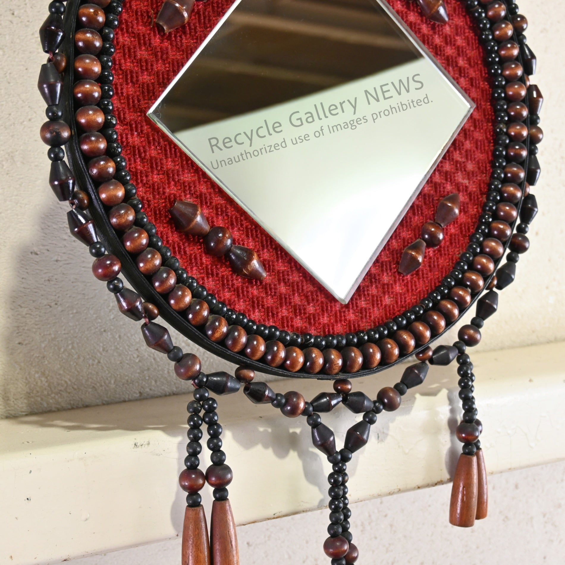 Vintage Wooden Beads Wall Mirror Showa Retro Ethnic Red Black Brown / ヴィンテージ 壁掛け ウッドビーズミラー 八幡山ボウル 昭和レトロ エスニック 赤 黒 茶
