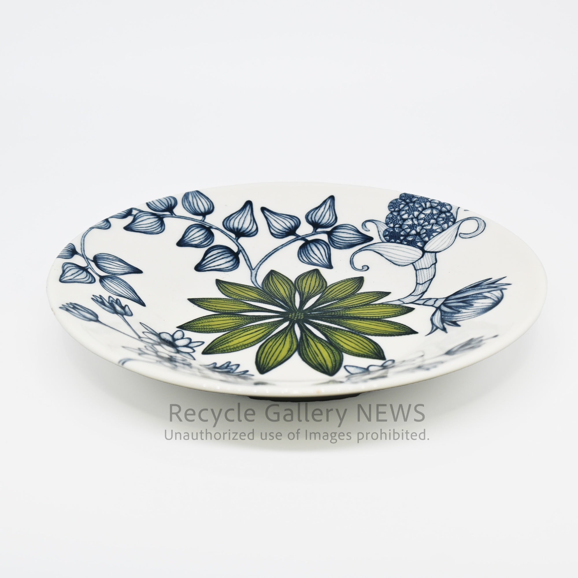 ARABIA  Runo Spring Drop Finland Floral 16.5cm Plate with Old Backstamp, Scandinavian Style / アラビア "ルノ スプリング ドロップ" 16.5cmプレート フィンランド 北欧 花柄  旧スタンプ