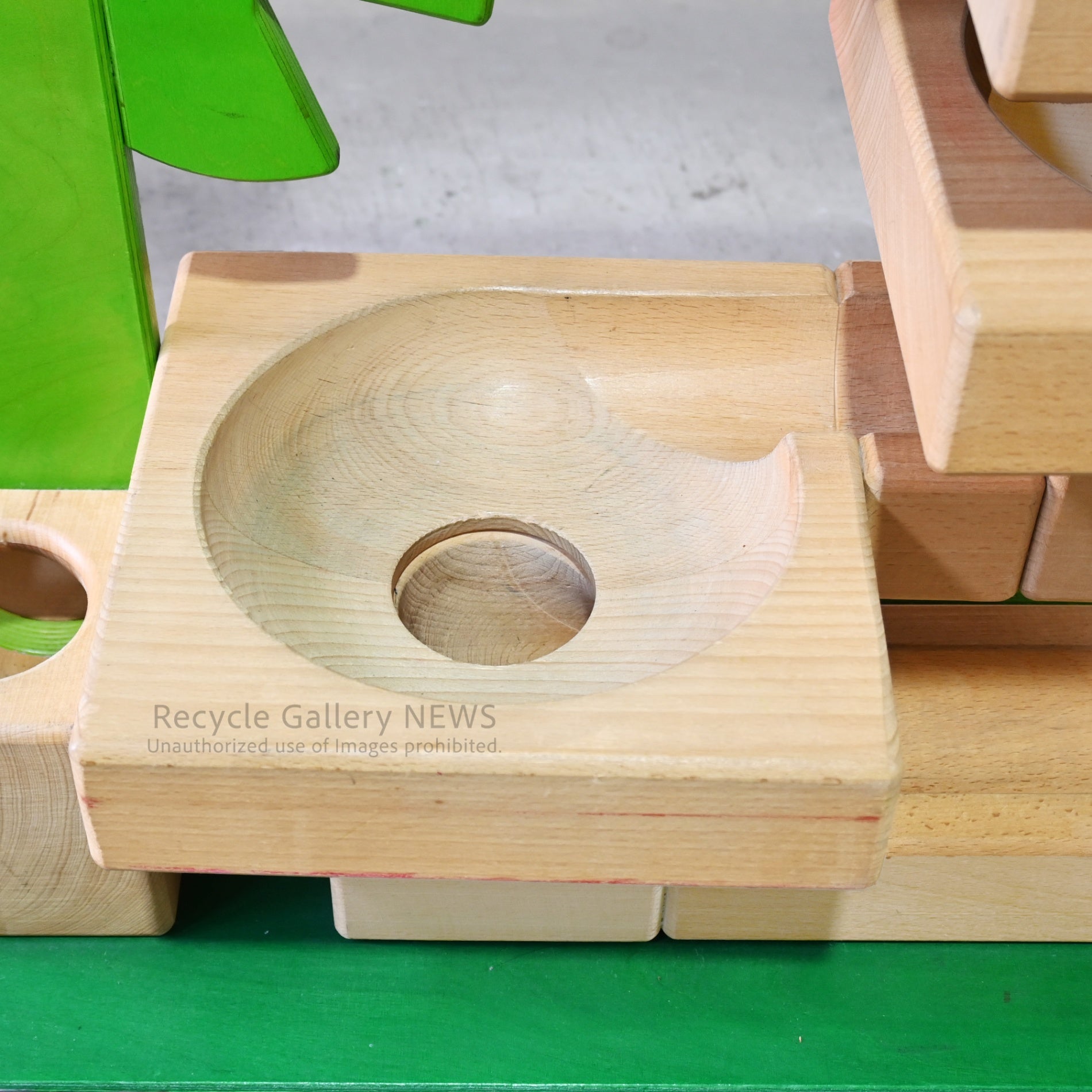 Bornelund Japanese Wooden Marble Run Educational Toy for All Ages / マーブルラン 木製 日本 知育玩具 オモチャ 全年齢