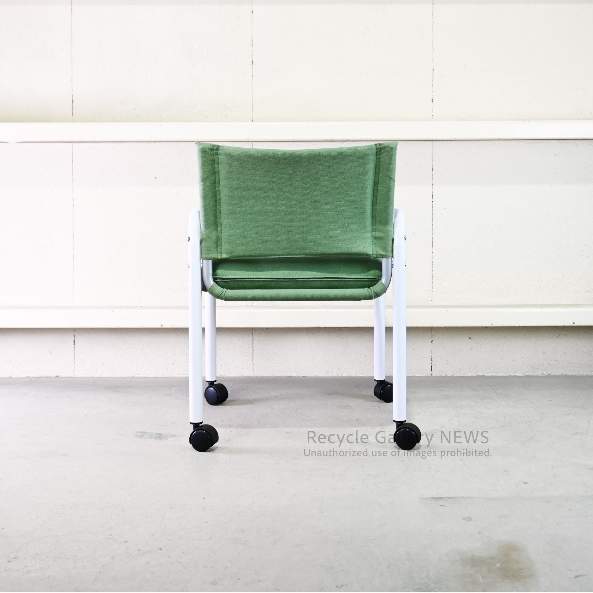 Innovator  Captain Chair Green Color Wood  Metal Sweden Scandinavian Modern Mid-Century / イノベーター キャプテン チェア 緑色 木 金属 スウェーデン 北欧モダン ミッドセンチュリー