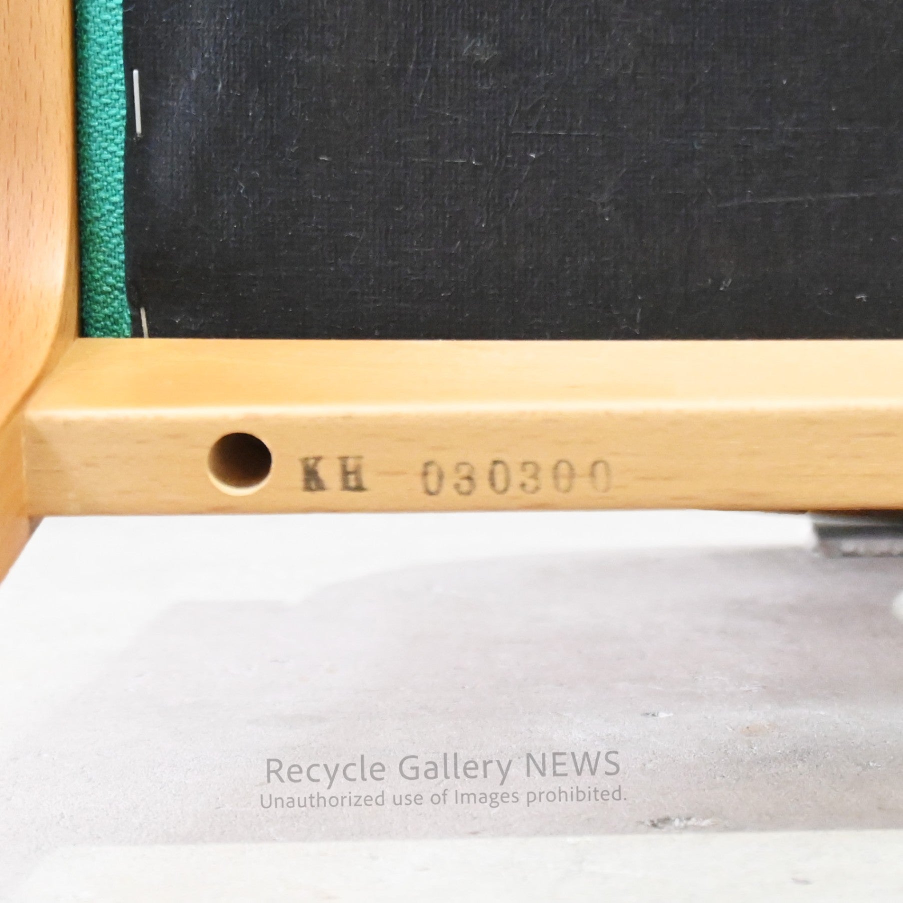 Tendo Mokko Wooden Green fabric Dining Chair with Accent Color Robust Craftsmanship / 天童木工 グリーンファブリック ダイニングチェア 木製 差し色 職人技 堅牢