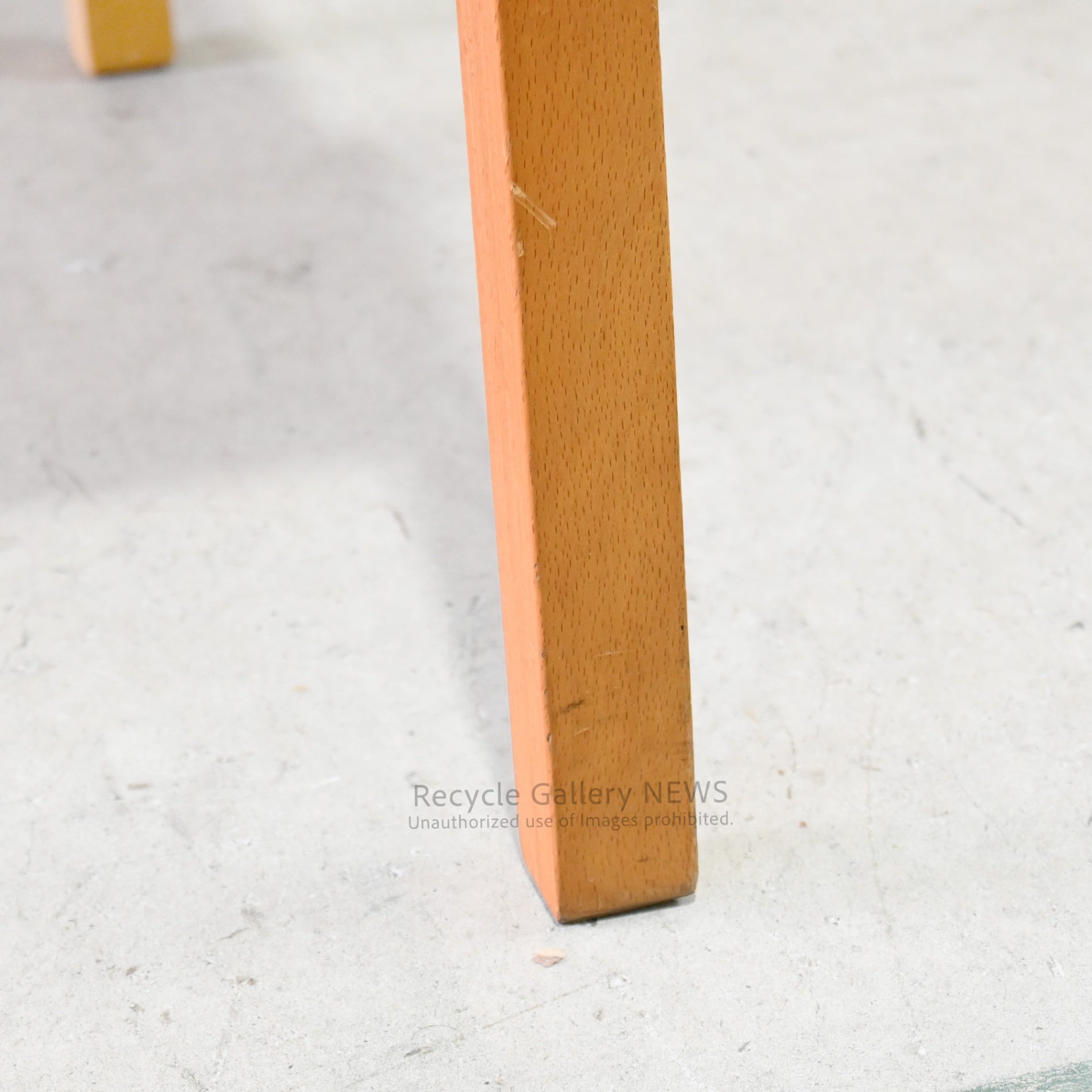Tendo Mokko Wooden Green fabric Dining Chair with Accent Color Robust Craftsmanship / 天童木工 グリーンファブリック ダイニングチェア 木製 差し色 職人技 堅牢