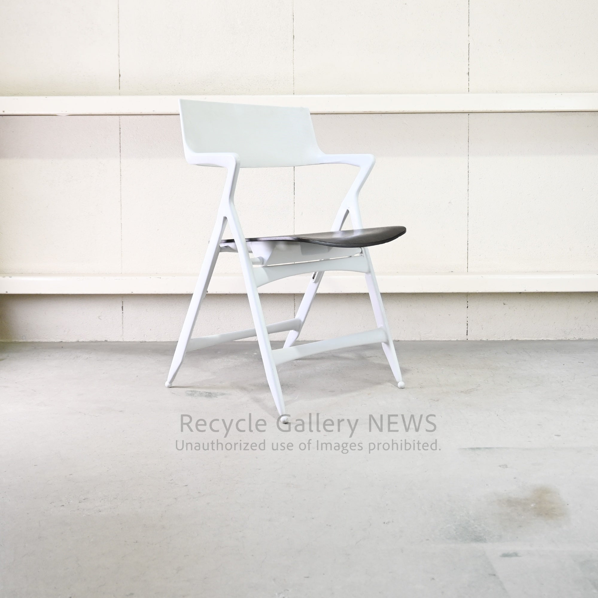 Discontinued Plywood Seat  kartell Dolly chair by Antonio Citterio Italy Milan /  カルテル  ドリー チェア イタリアミラノ アントニオ・チッテリオ プライウッド座面 廃盤品