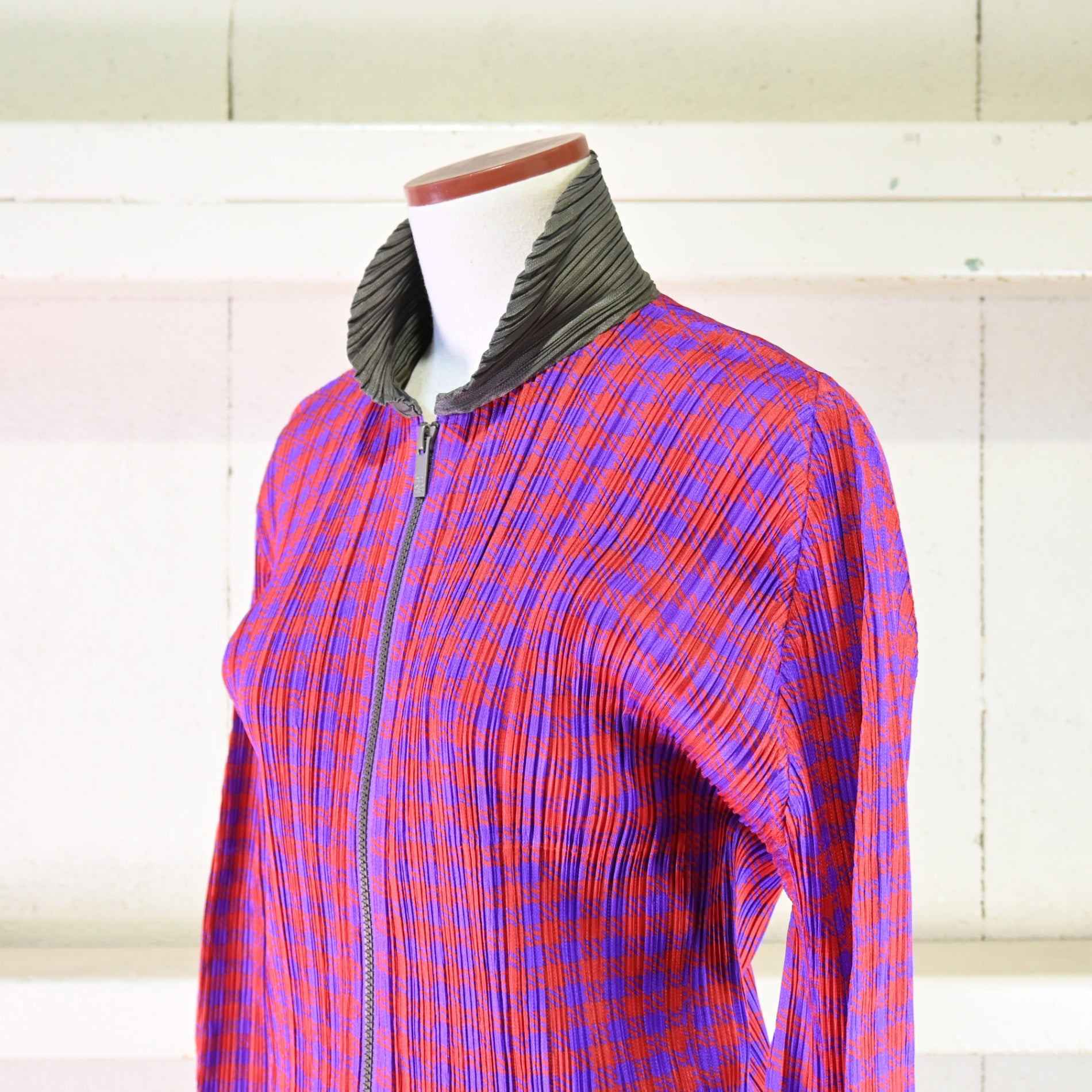 PLEATS PLEASE ISSEY MIYAKE 2014AW / イッセイミヤケ プリーツプリーズ 赤系千鳥格子プリントポリ ジップブルゾン 3
