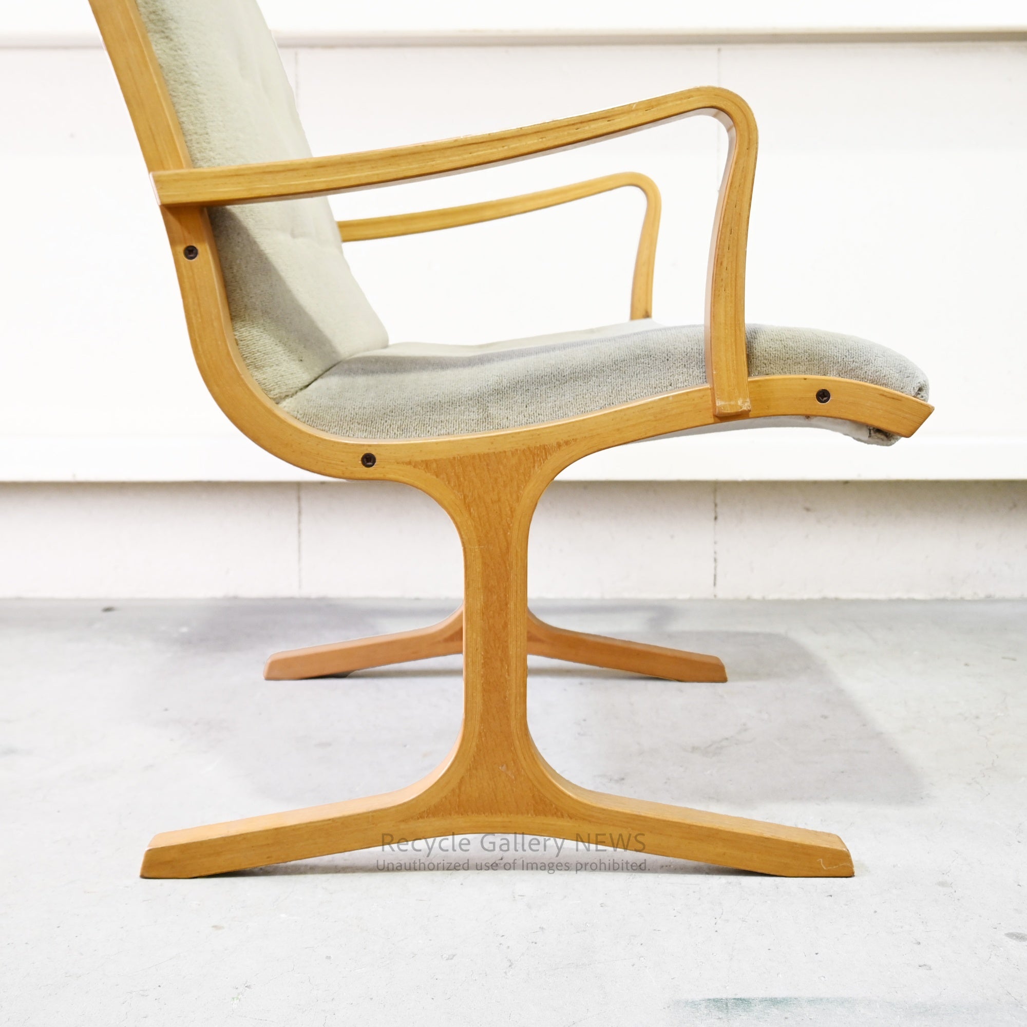Discontinued Tendo Mokko "Heron" Low Back Chair by Mitsumasa Sugasawa Japanese Modern Masterpiece / 天童木工 ヘロン ローバックチェア 廃盤 日本 モダンデザイン 菅澤光政 傑作