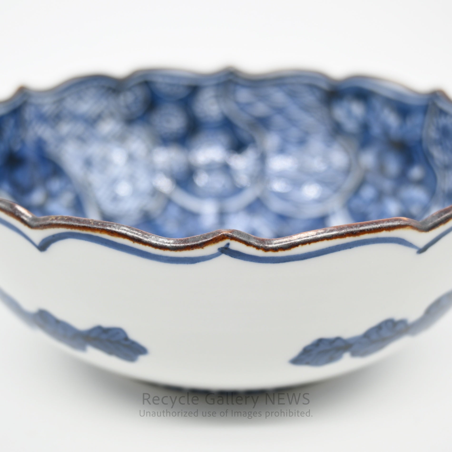 Ichiraku Yamamoto Blue White Porcelain Neziri-Shonzui Lobed-Rim Bowl / 山本壹楽 壹楽窯 染付 ねじり祥瑞 稜花 鉢 藍色