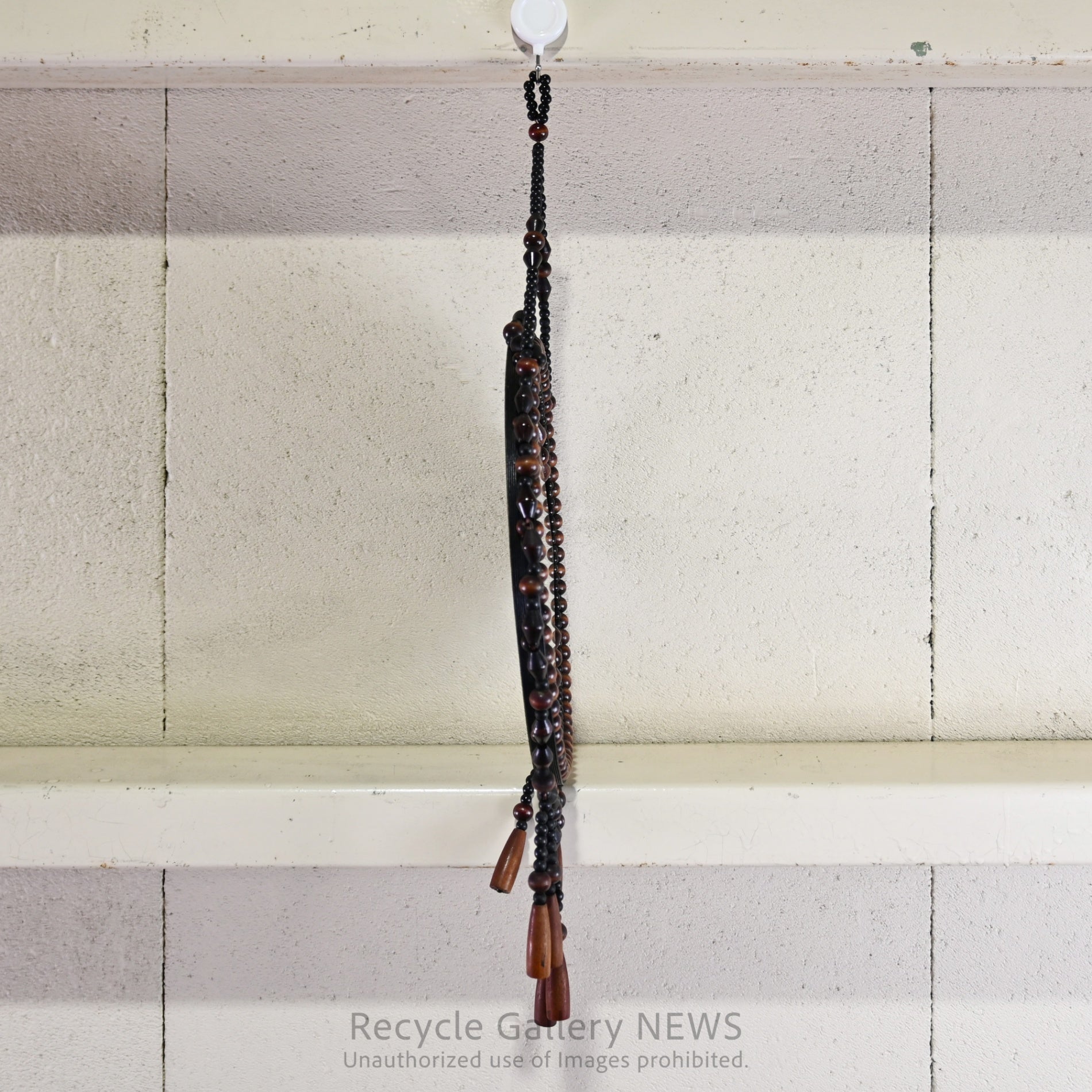 Vintage Wooden Beads Wall Mirror Showa Retro Ethnic Red Black Brown / ヴィンテージ 壁掛け ウッドビーズミラー 八幡山ボウル 昭和レトロ エスニック 赤 黒 茶