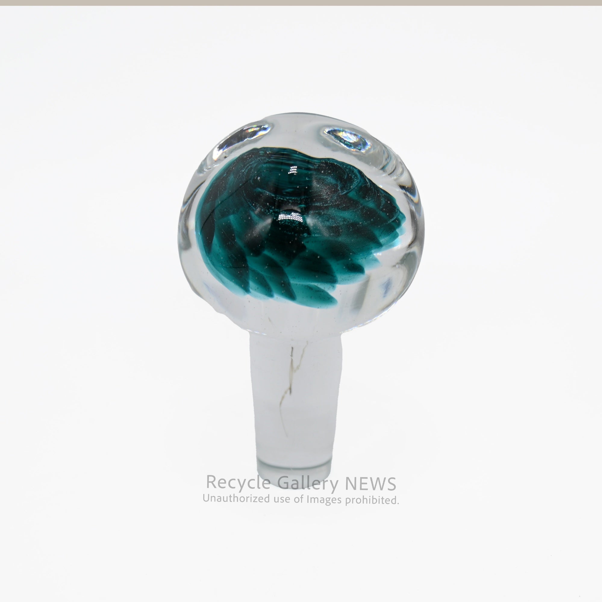 Art Glass Decanter Single Flower Motif & Bubble Design  "Art of Light"  / アートガラス デキャンタ  一輪の花モチーフ 気泡 光の芸術
