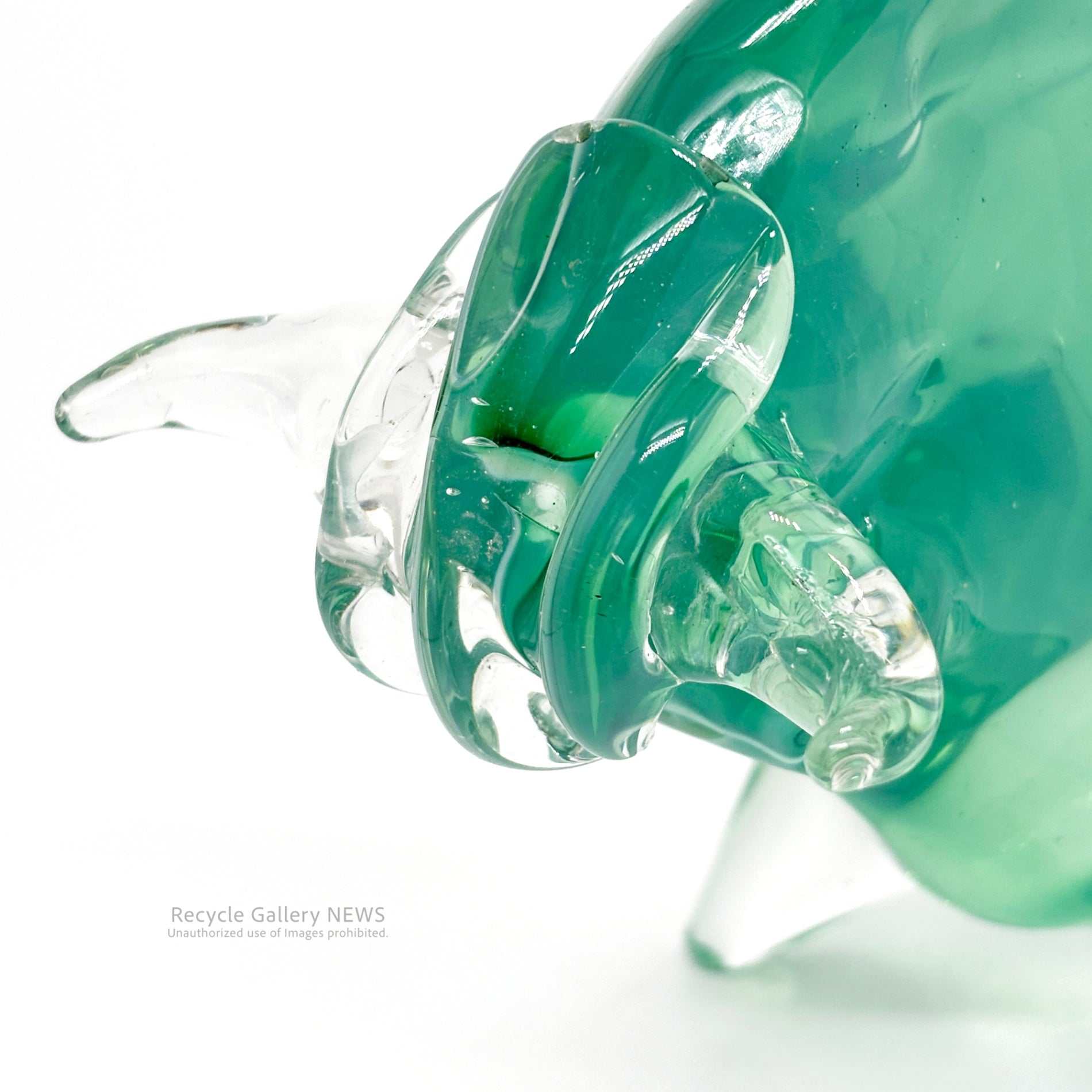 Glass bull figurine Green / ガラス製 闘牛 オブジェ エメラルドグリーン